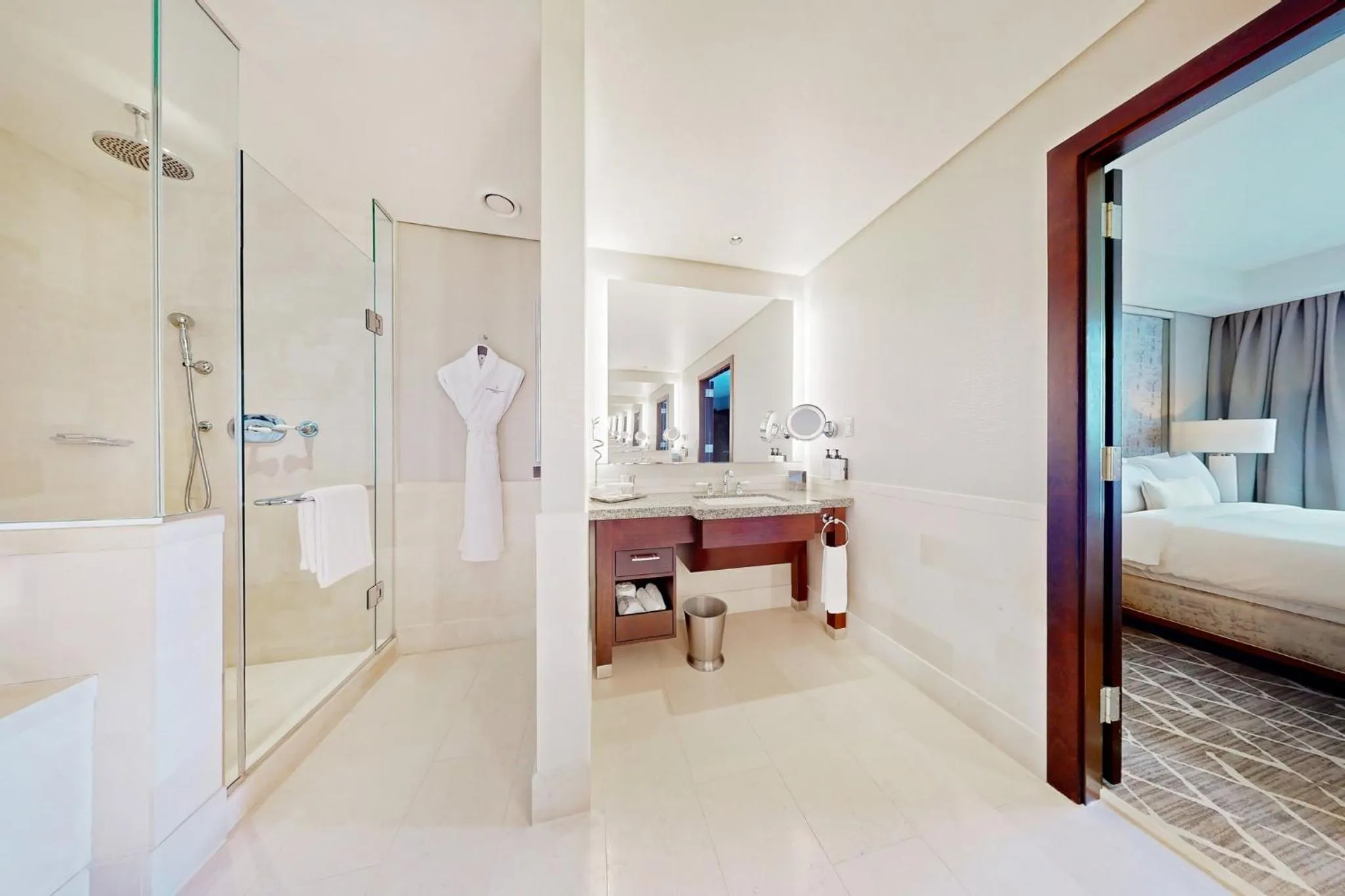 Photo of the whole room, Bed in InterContinental Boston by IHG