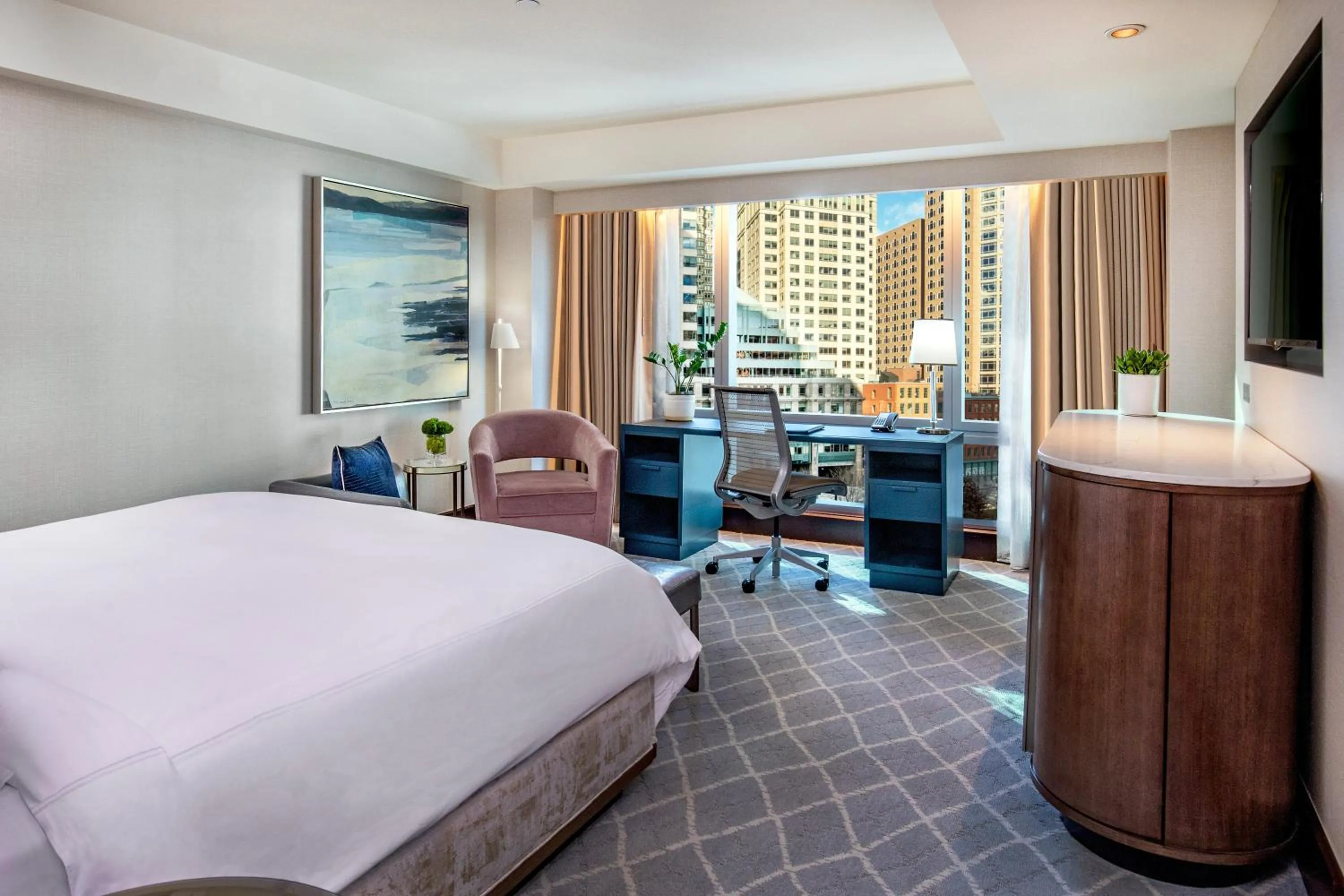 Photo of the whole room, Bed in InterContinental Boston by IHG