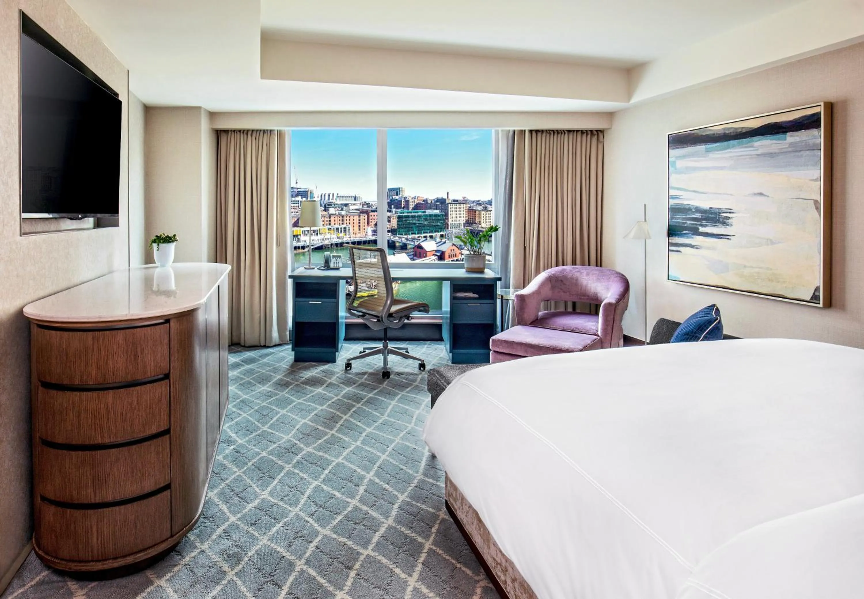 Photo of the whole room, Bed in InterContinental Boston by IHG