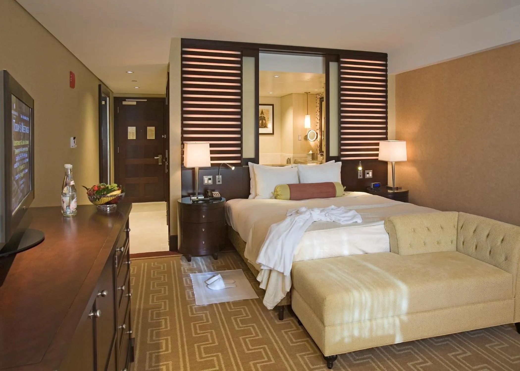 Photo of the whole room, Bed in InterContinental Boston by IHG