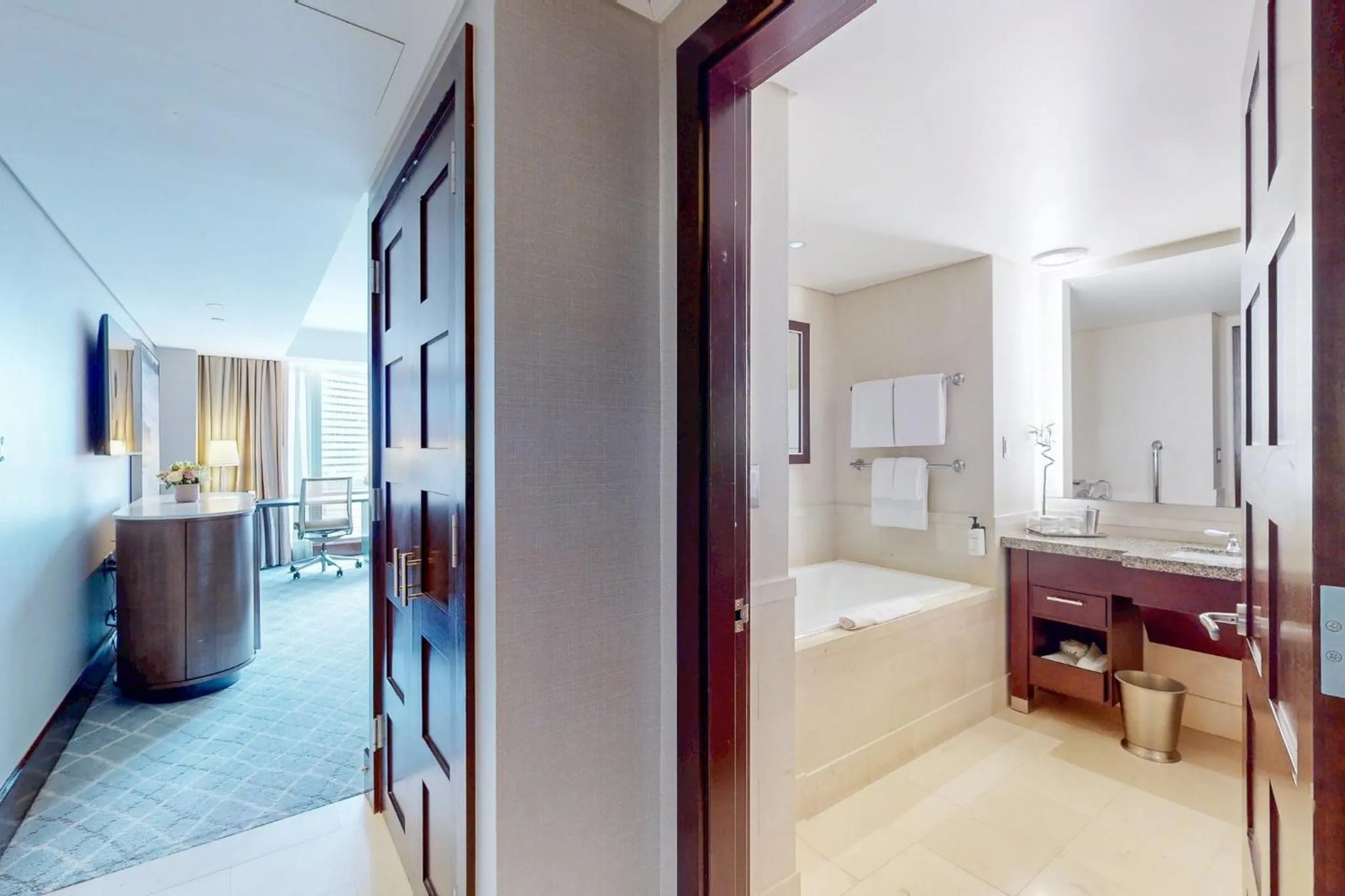 Photo of the whole room, Bed in InterContinental Boston by IHG