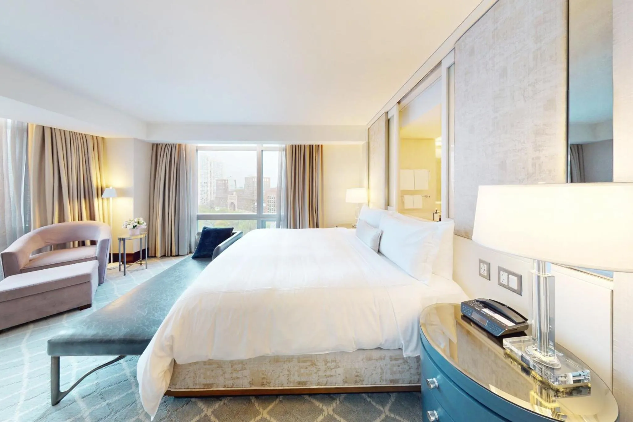 Photo of the whole room, Bed in InterContinental Boston by IHG