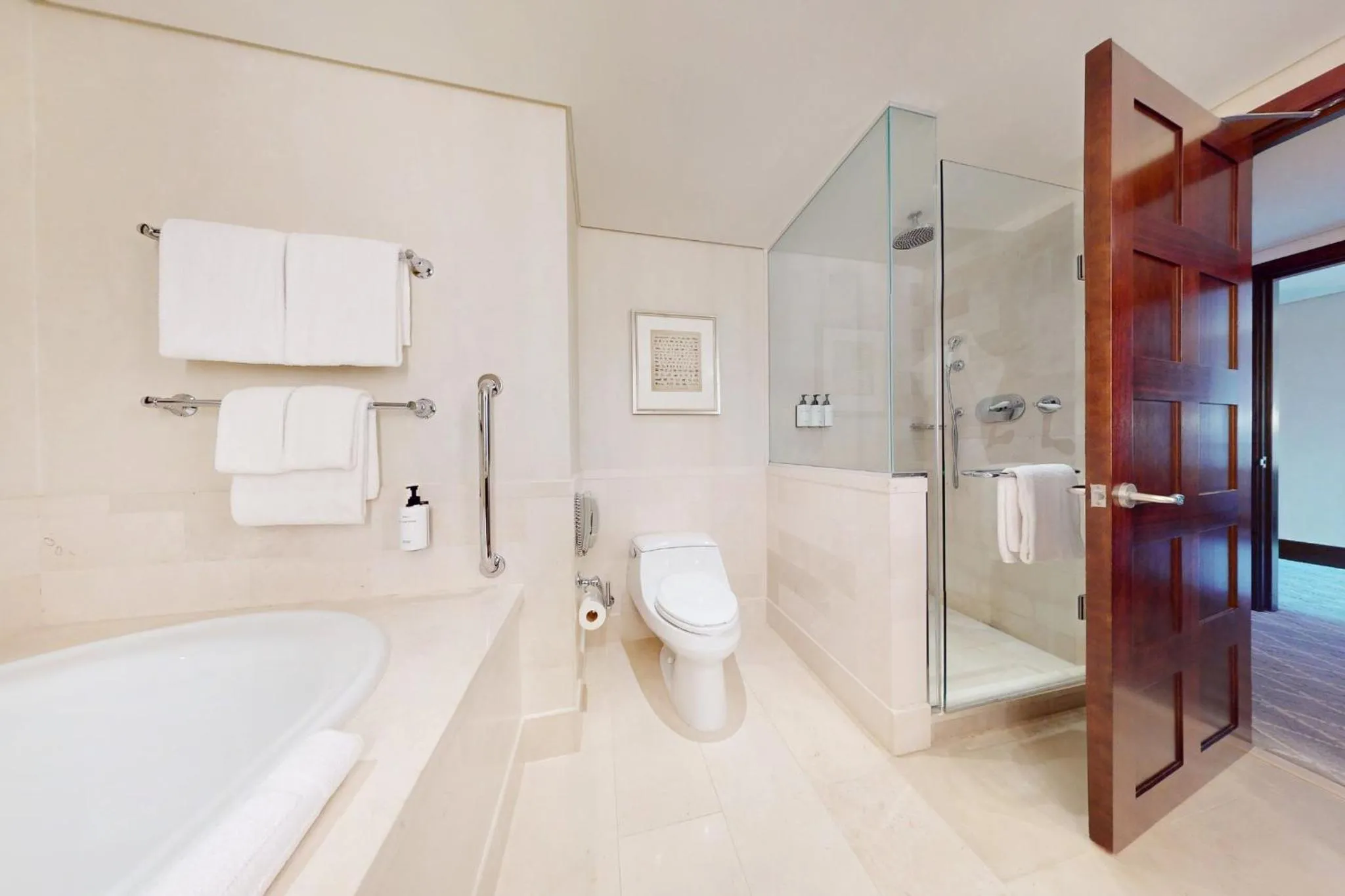 Photo of the whole room in InterContinental Boston by IHG