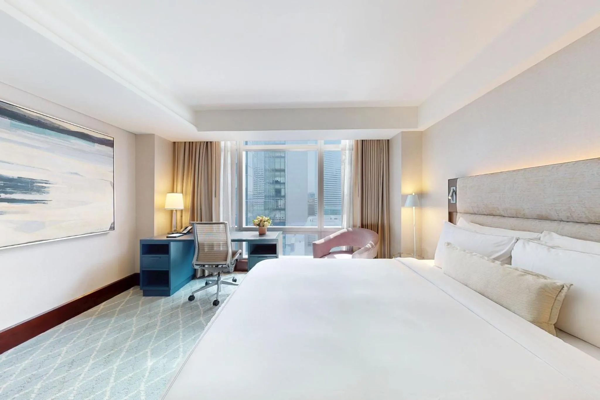 Photo of the whole room, Bed in InterContinental Boston by IHG