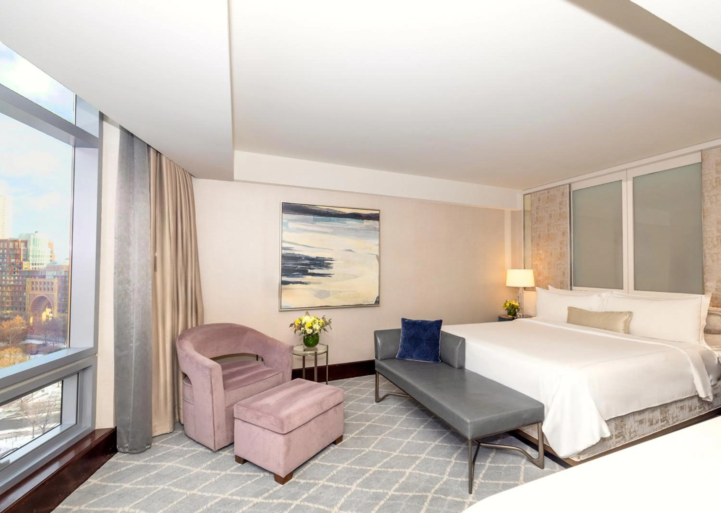 Photo of the whole room, Bed in InterContinental Boston by IHG