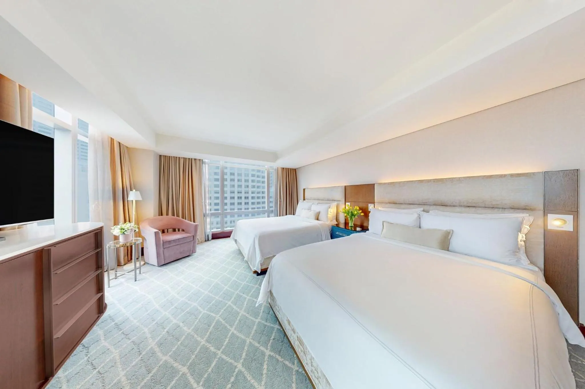 Photo of the whole room, Bed in InterContinental Boston by IHG