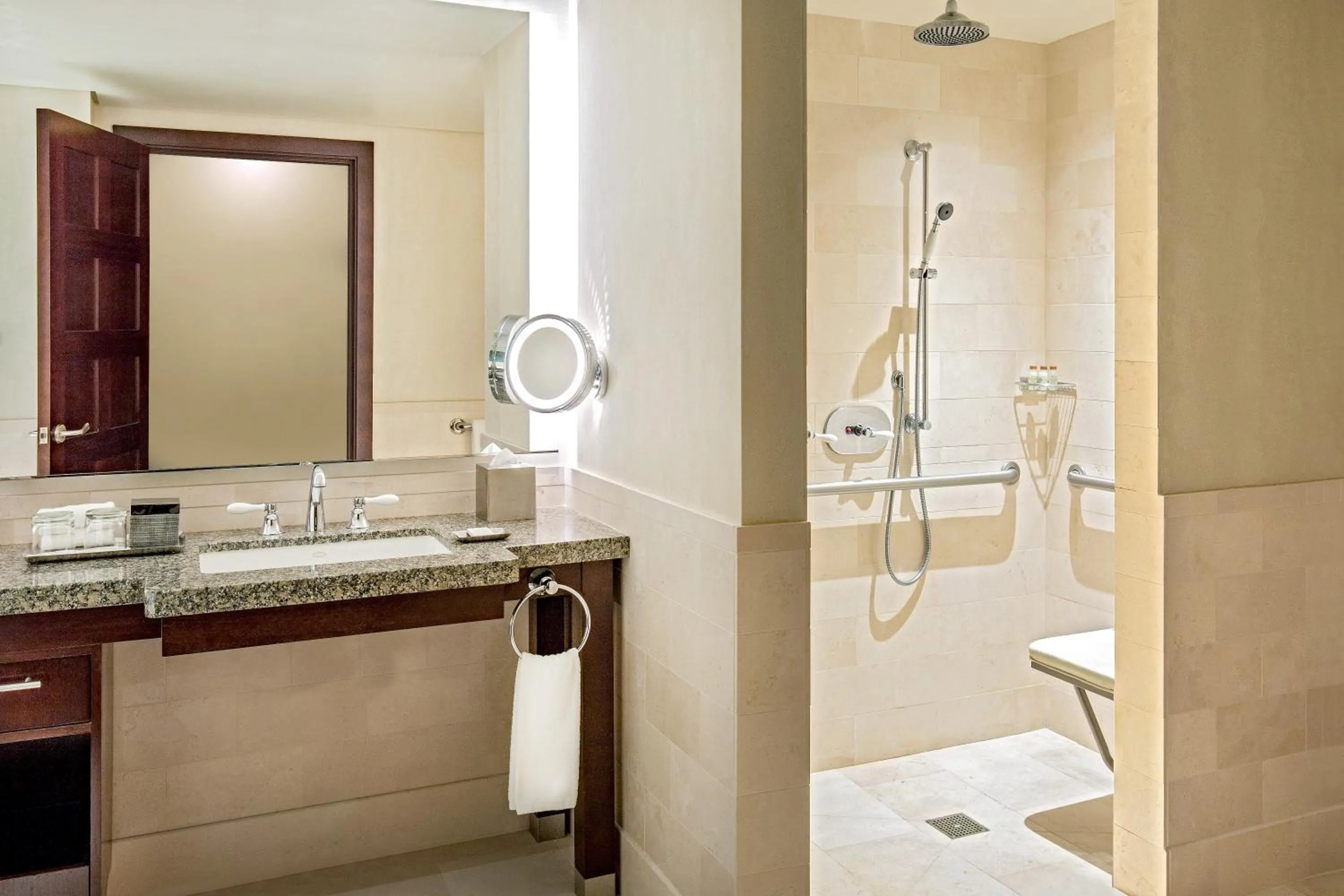 Photo of the whole room in InterContinental Boston by IHG