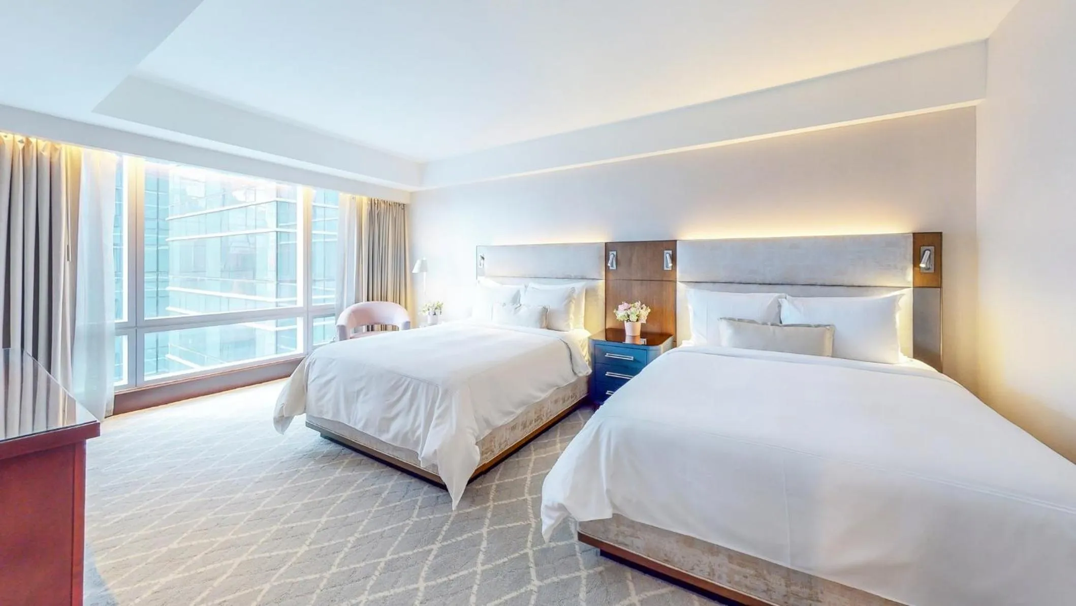 Photo of the whole room, Bed in InterContinental Boston by IHG