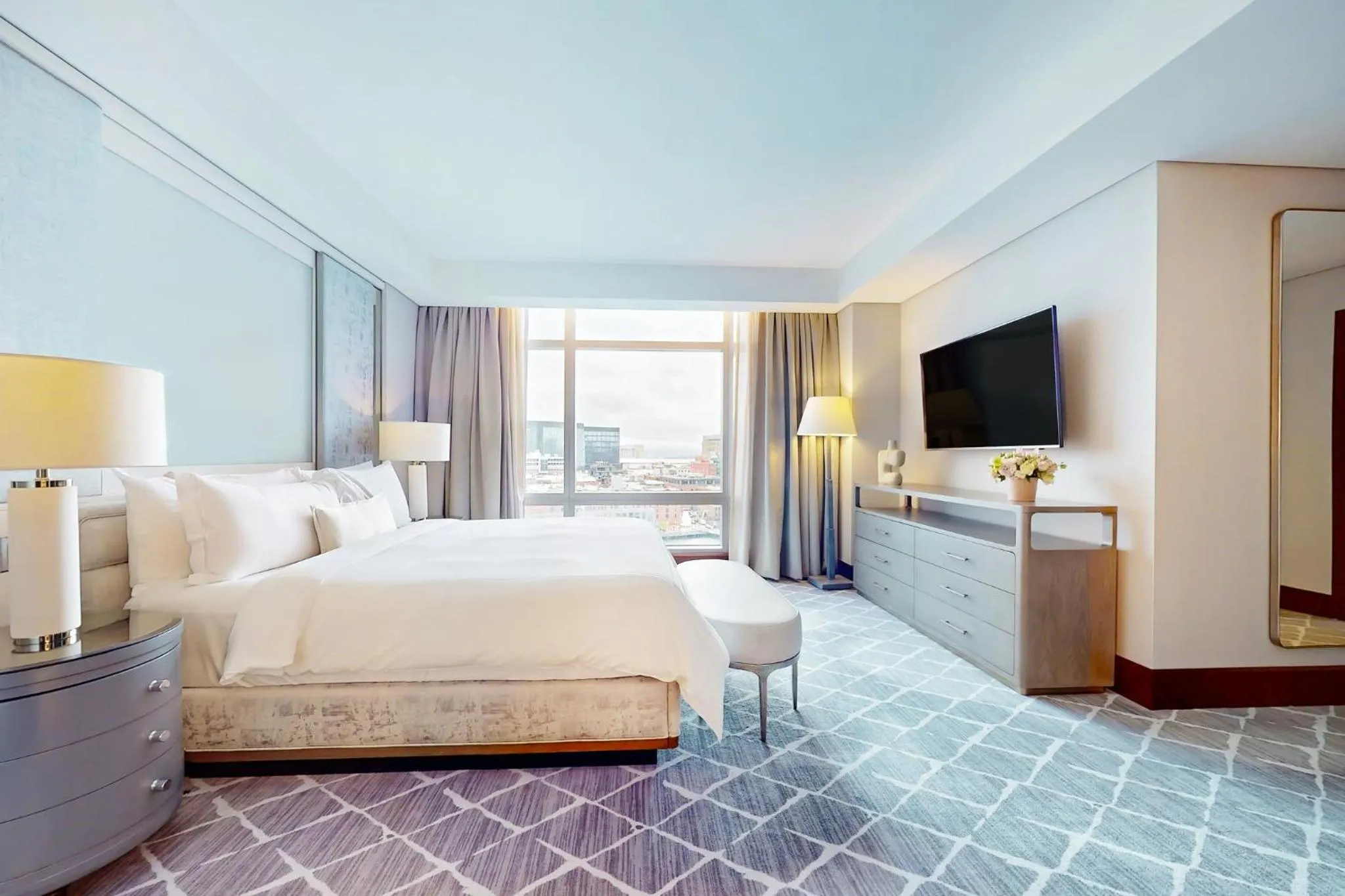 Photo of the whole room, Bed in InterContinental Boston by IHG