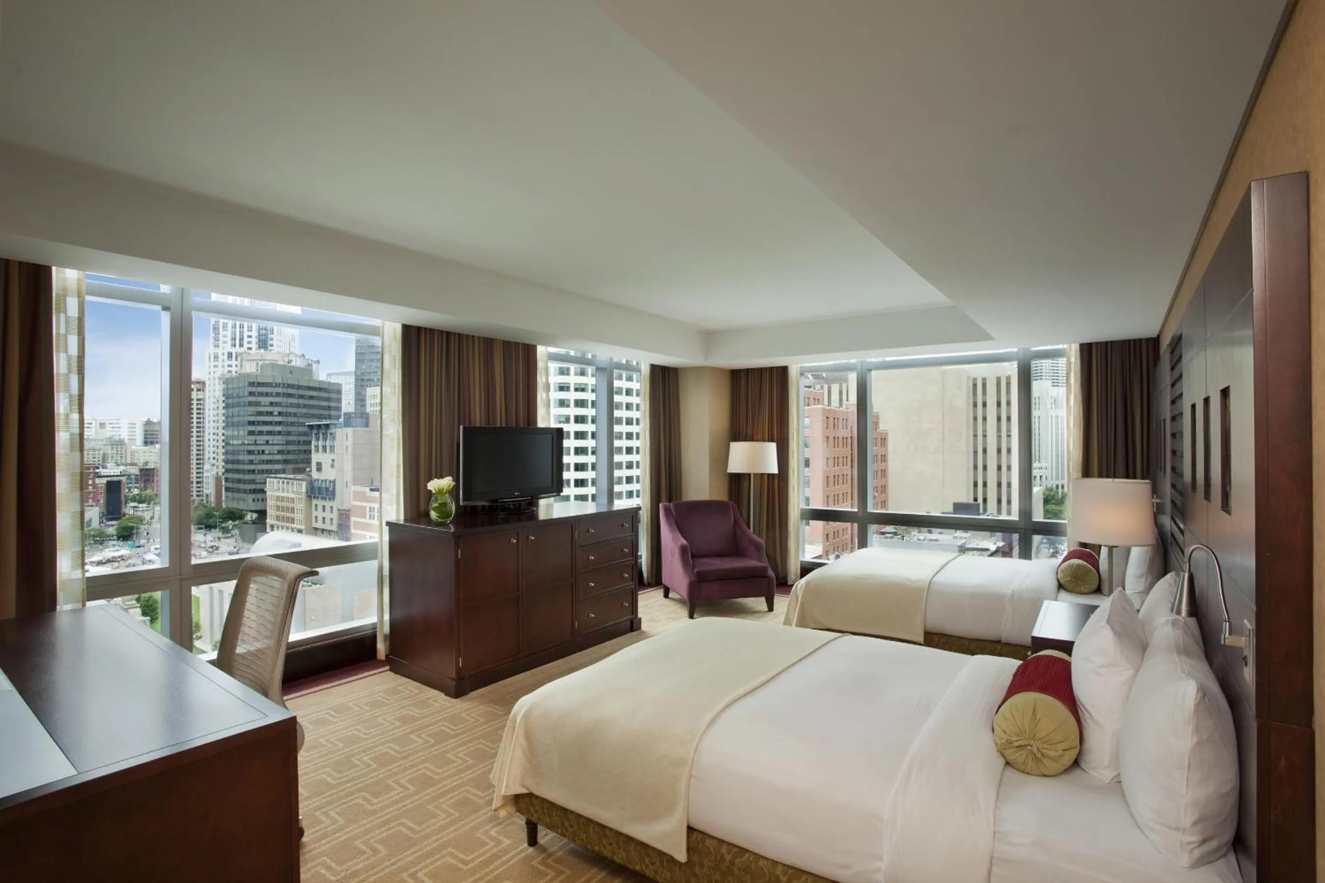 Photo of the whole room, Bed in InterContinental Boston by IHG