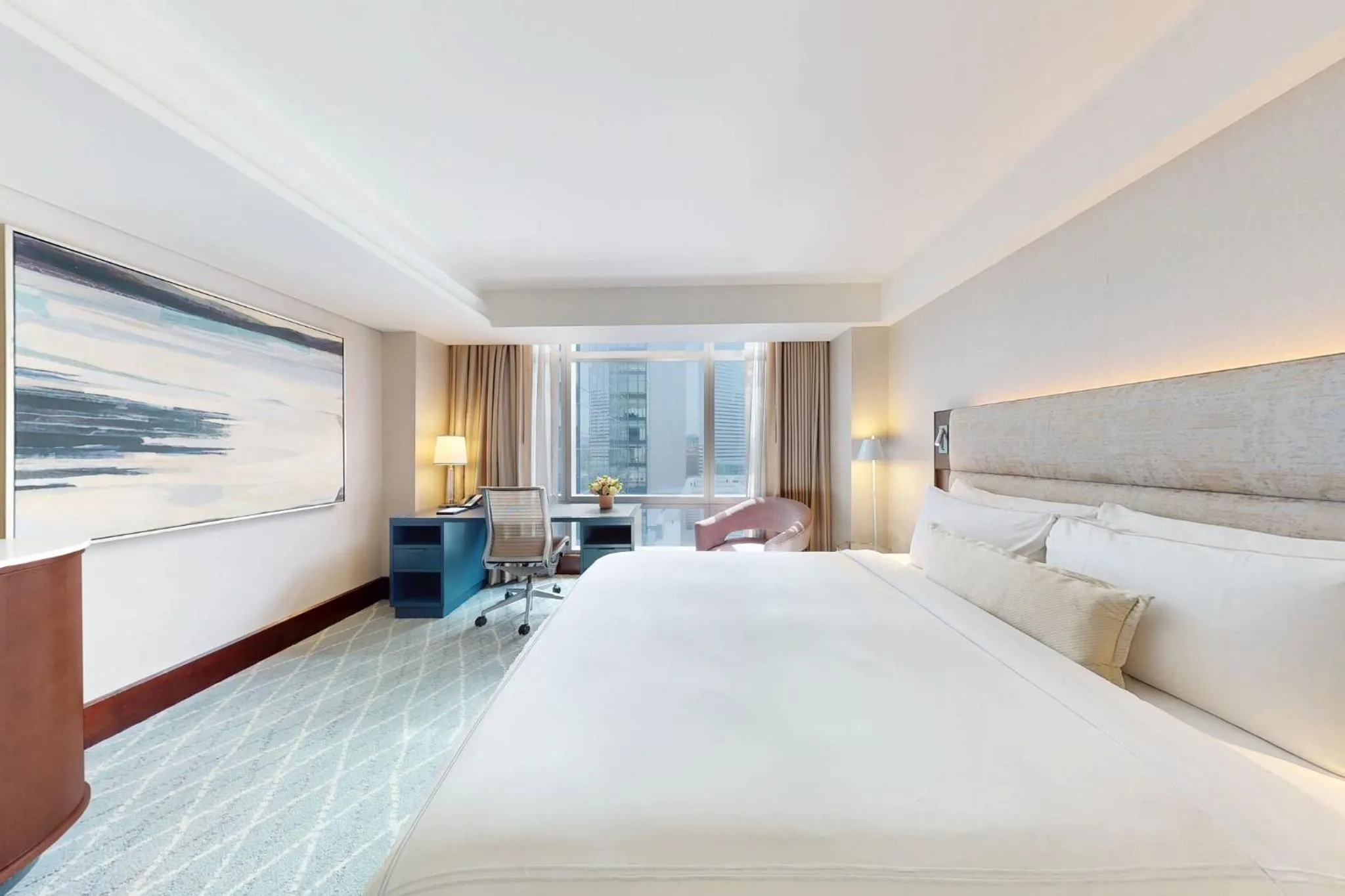 Photo of the whole room, Bed in InterContinental Boston by IHG