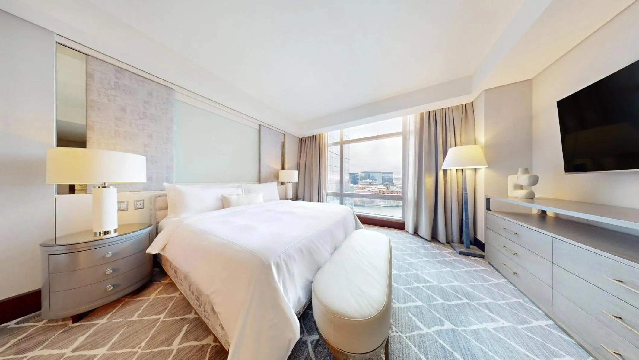 Photo of the whole room, Bed in InterContinental Boston by IHG