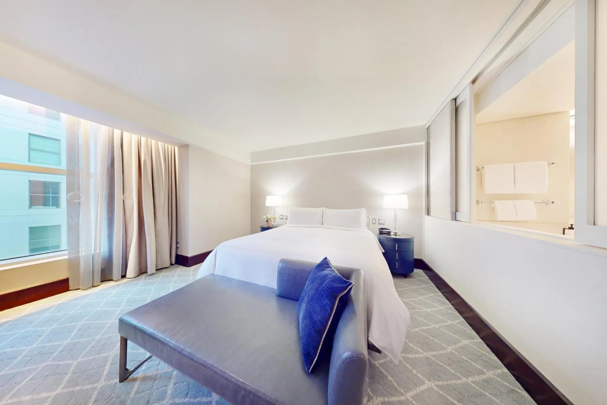 Photo of the whole room, Bed in InterContinental Boston by IHG