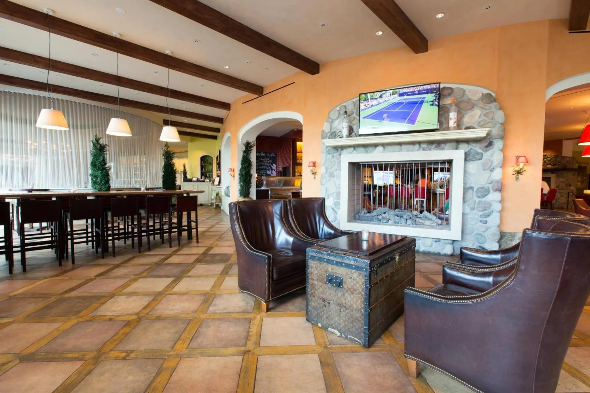 Lounge or bar in InterContinental Boston by IHG