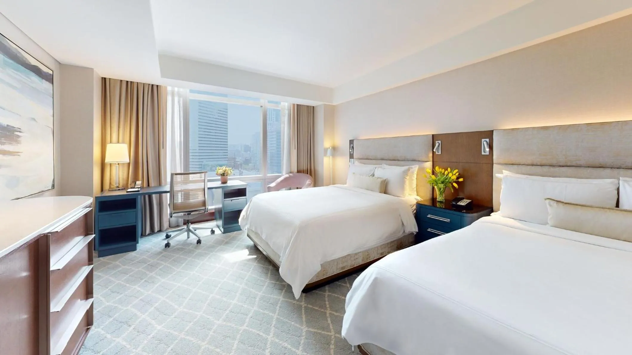 Photo of the whole room, Bed in InterContinental Boston by IHG