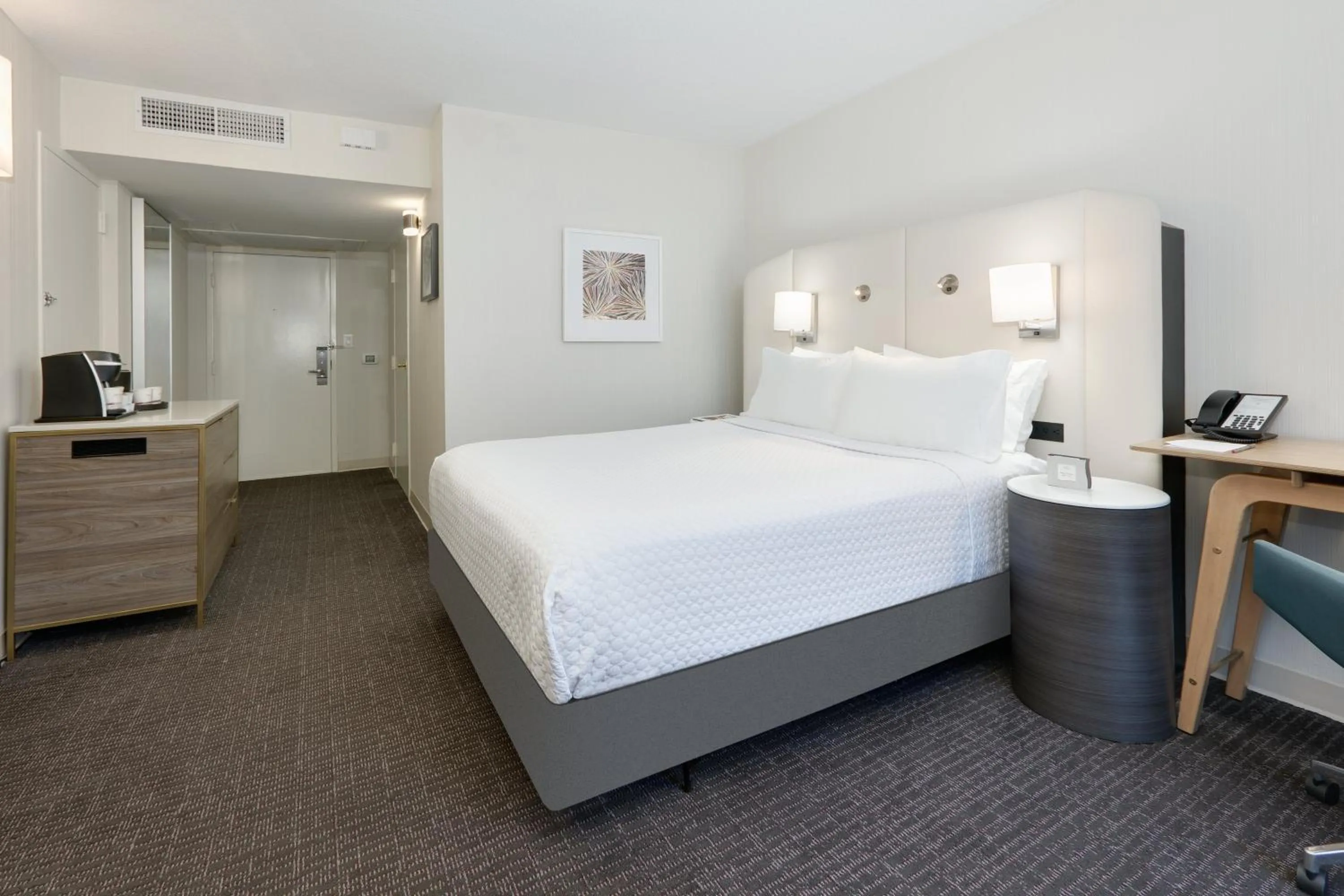 Photo of the whole room, Bed in Crowne Plaza Dallas Downtown by IHG