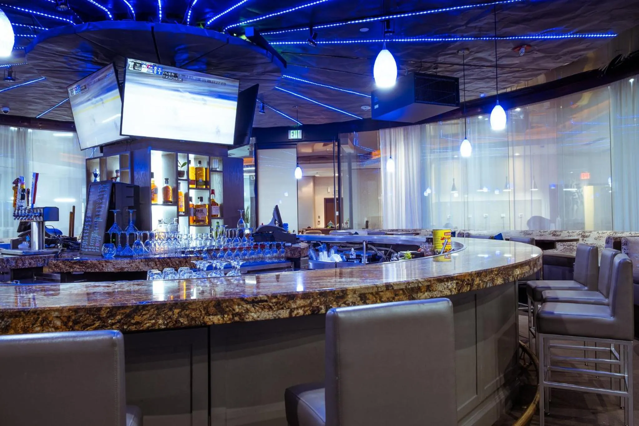 Lounge or bar in Crowne Plaza Dallas Downtown by IHG