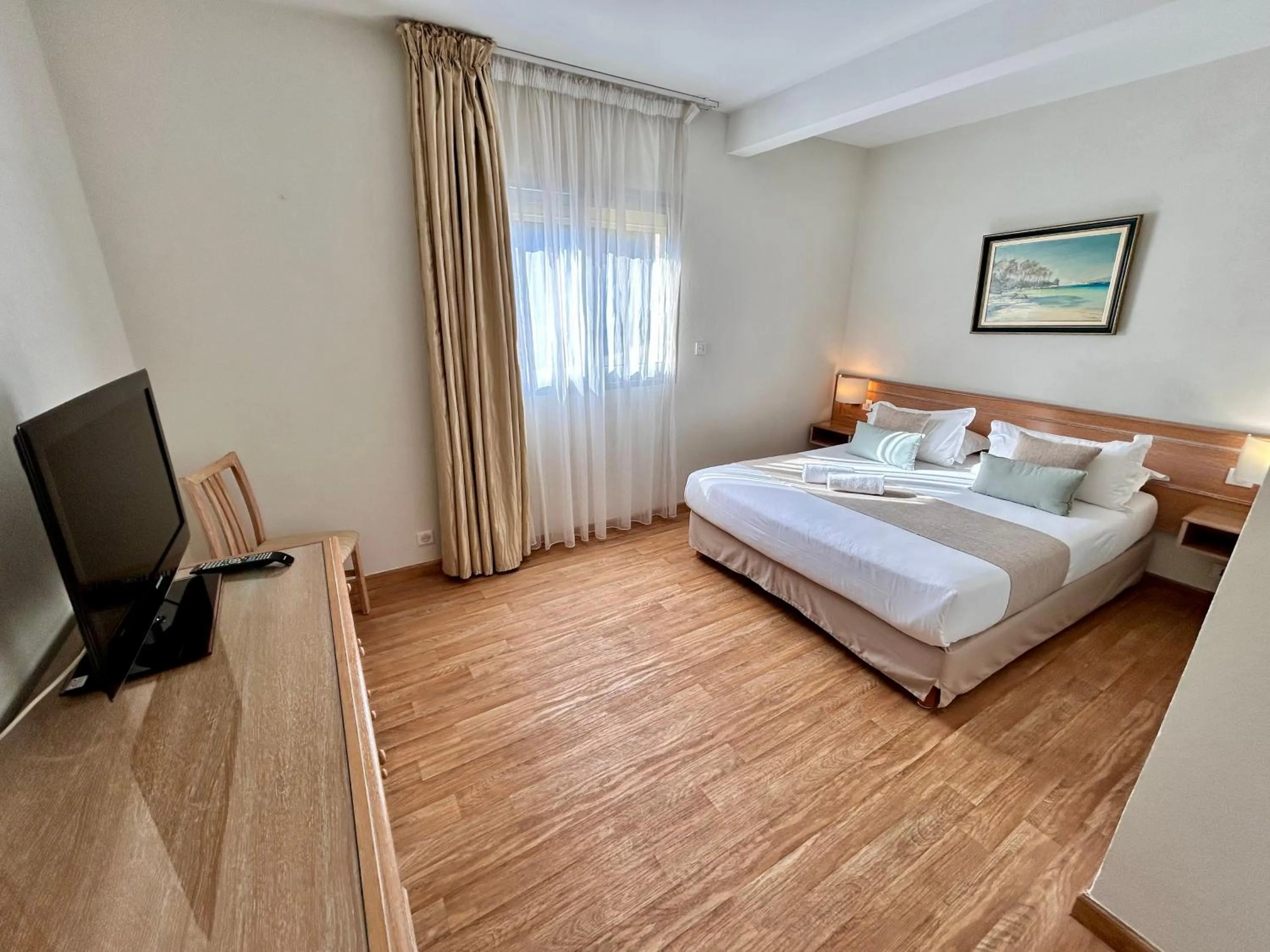 Photo of the whole room, Bed in Hôtel La Pinède