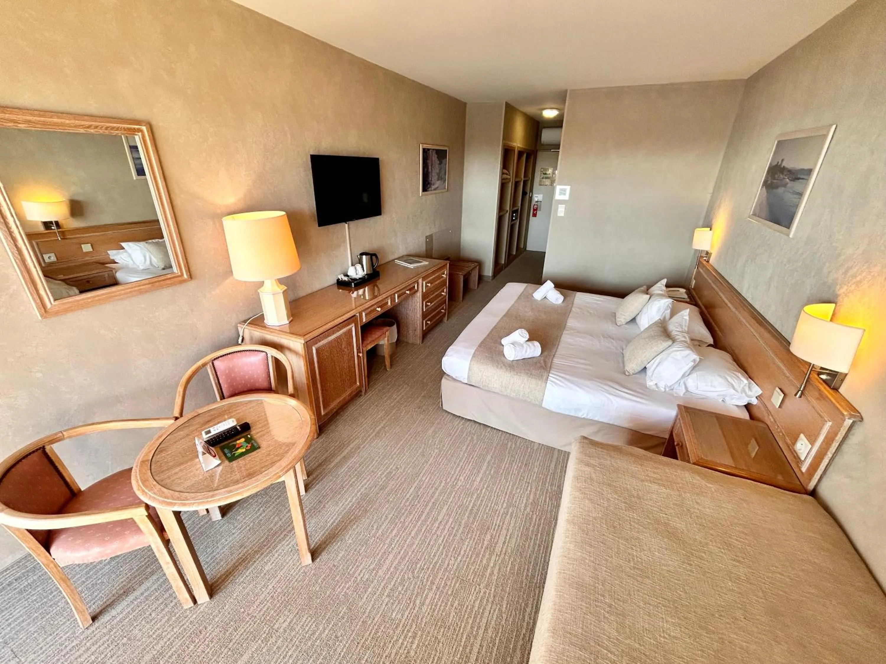 Bed in Hôtel La Pinède