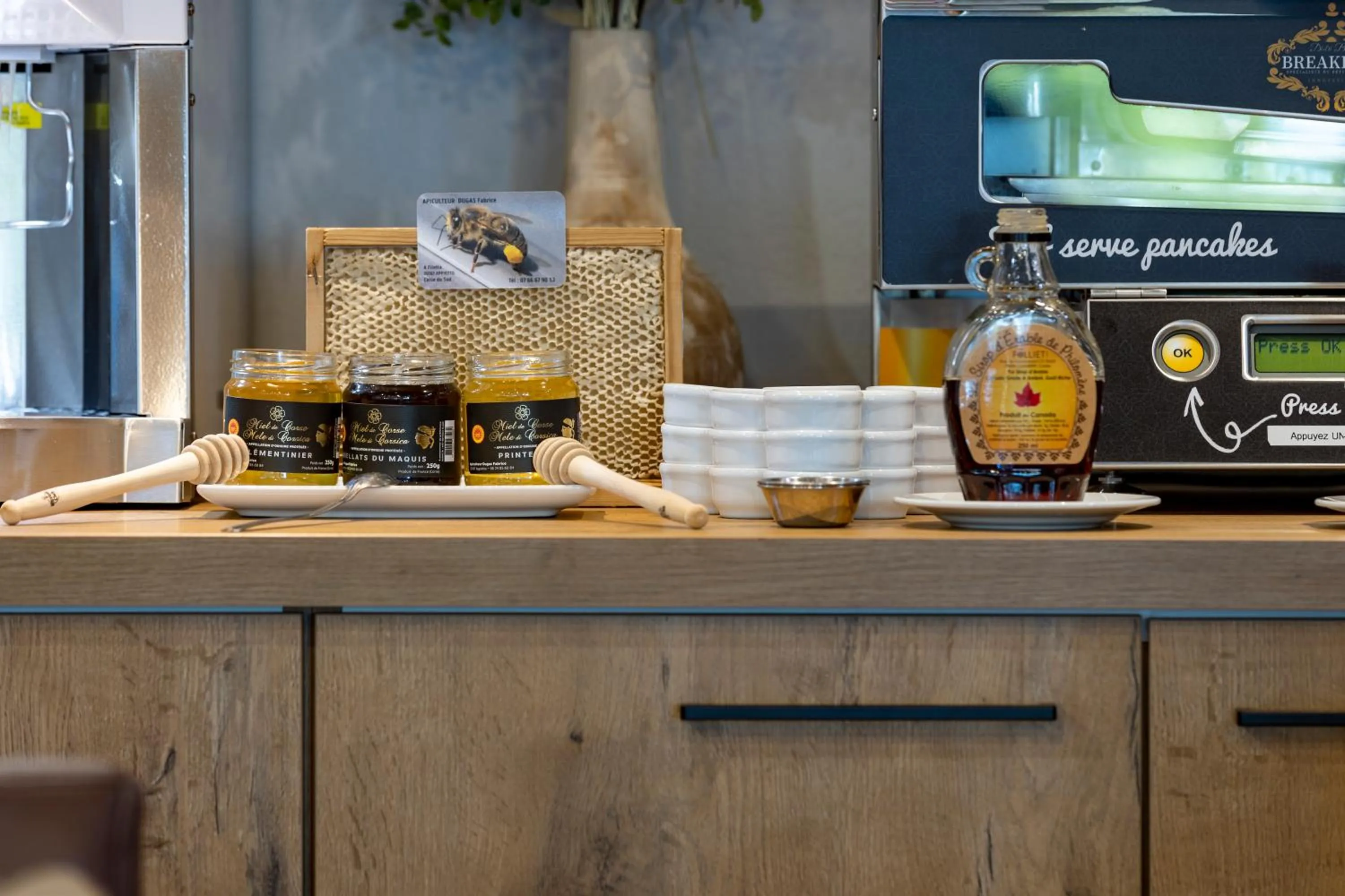 Buffet breakfast in Hôtel La Pinède