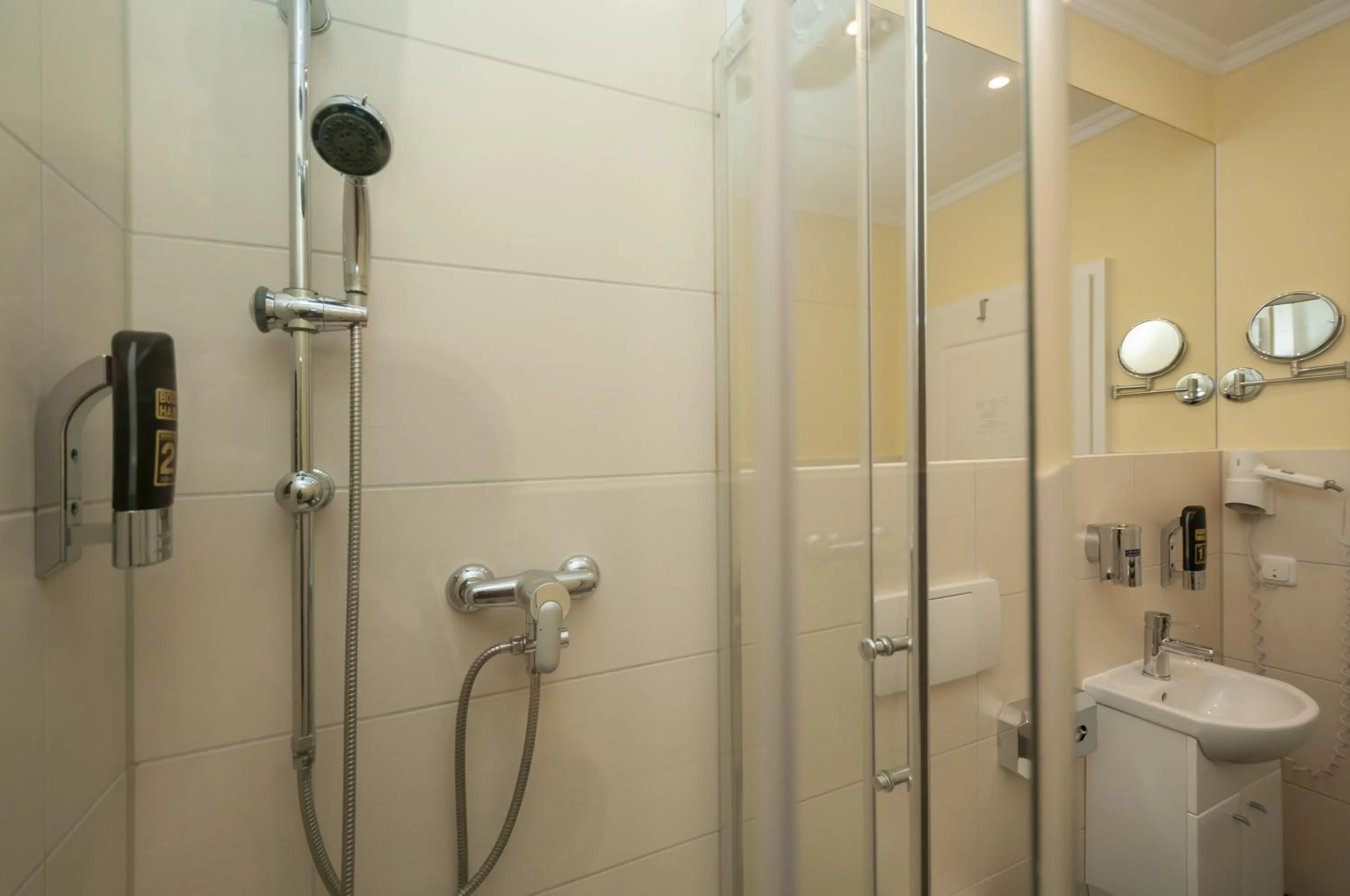 Bathroom in Hotel Grüne Tanne