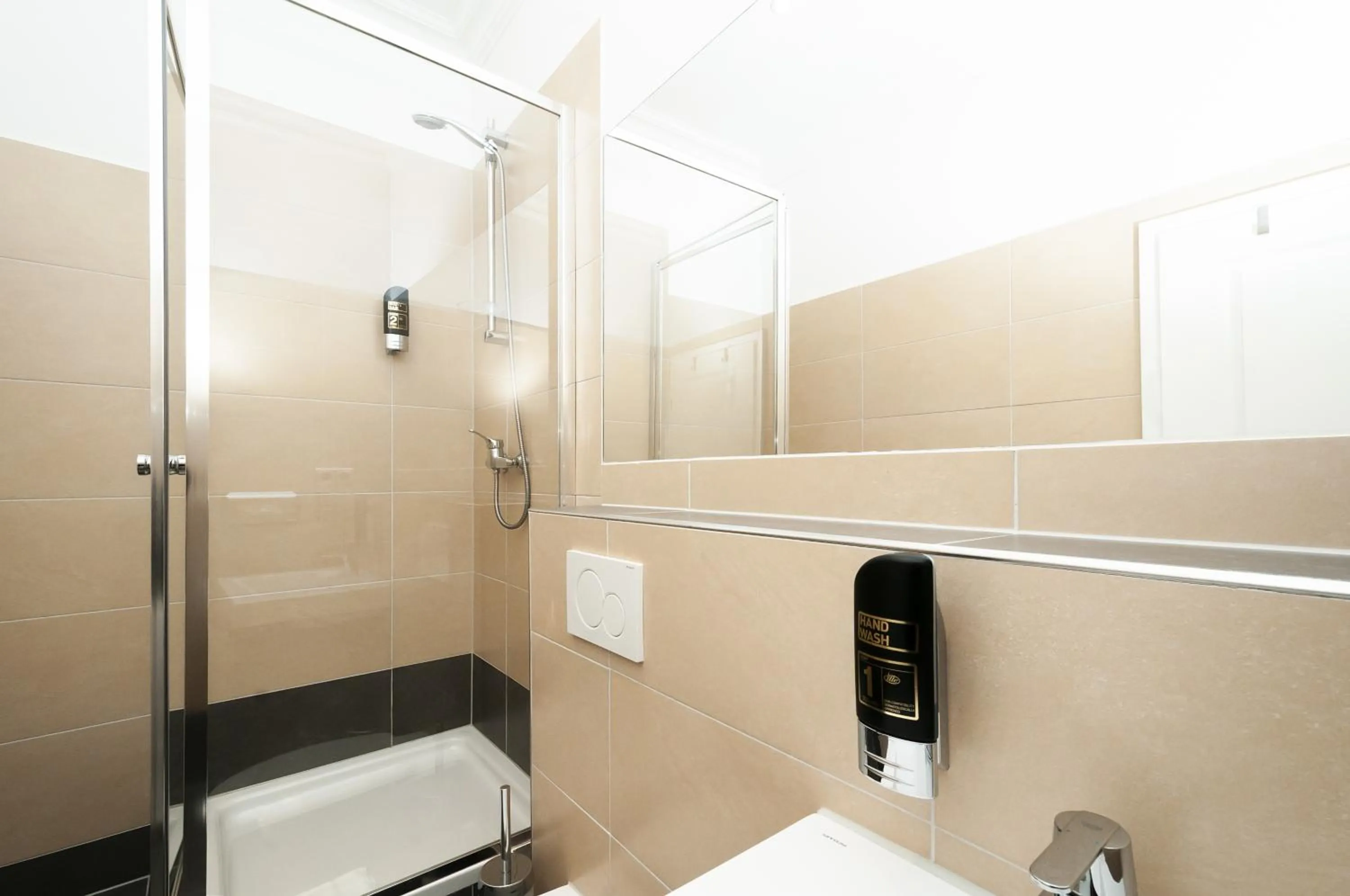 Shower in Hotel Grüne Tanne