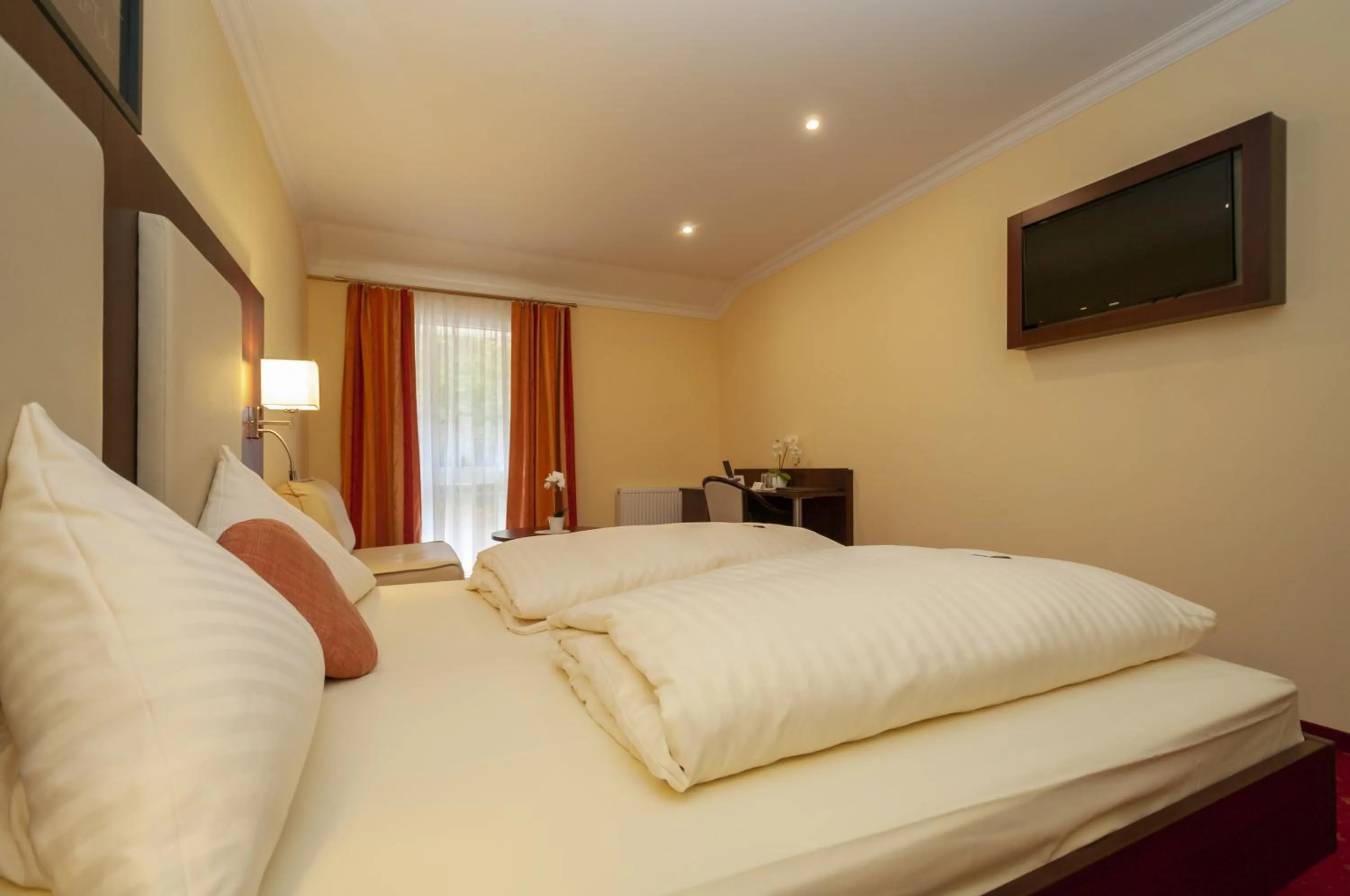 Photo of the whole room, Bed in Hotel Grüne Tanne