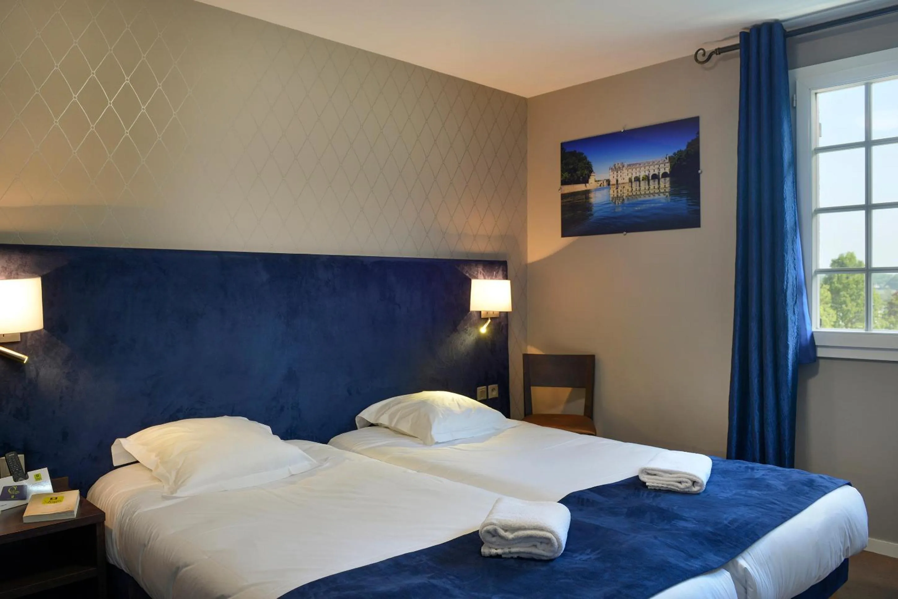 Photo of the whole room, Bed in Logis Hôtel Restaurant des Châteaux