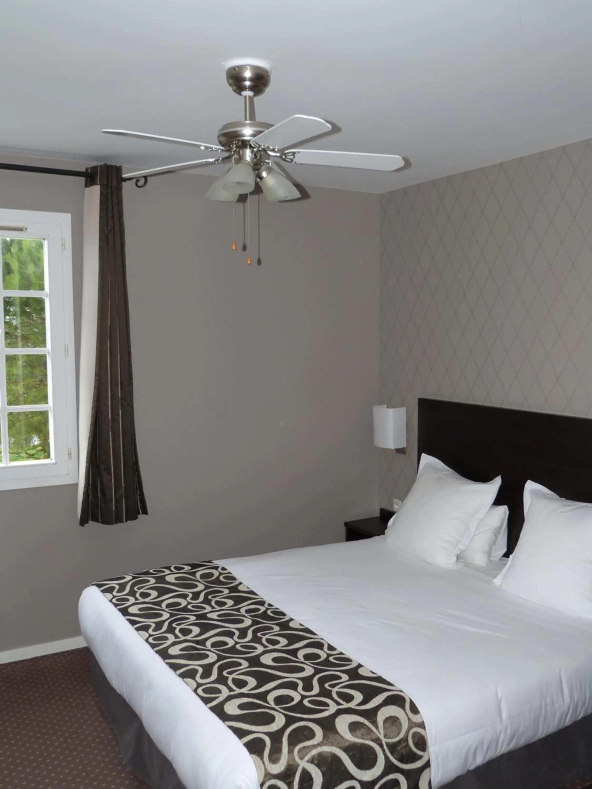 Decorative detail, Bed in Logis Hôtel Restaurant des Châteaux