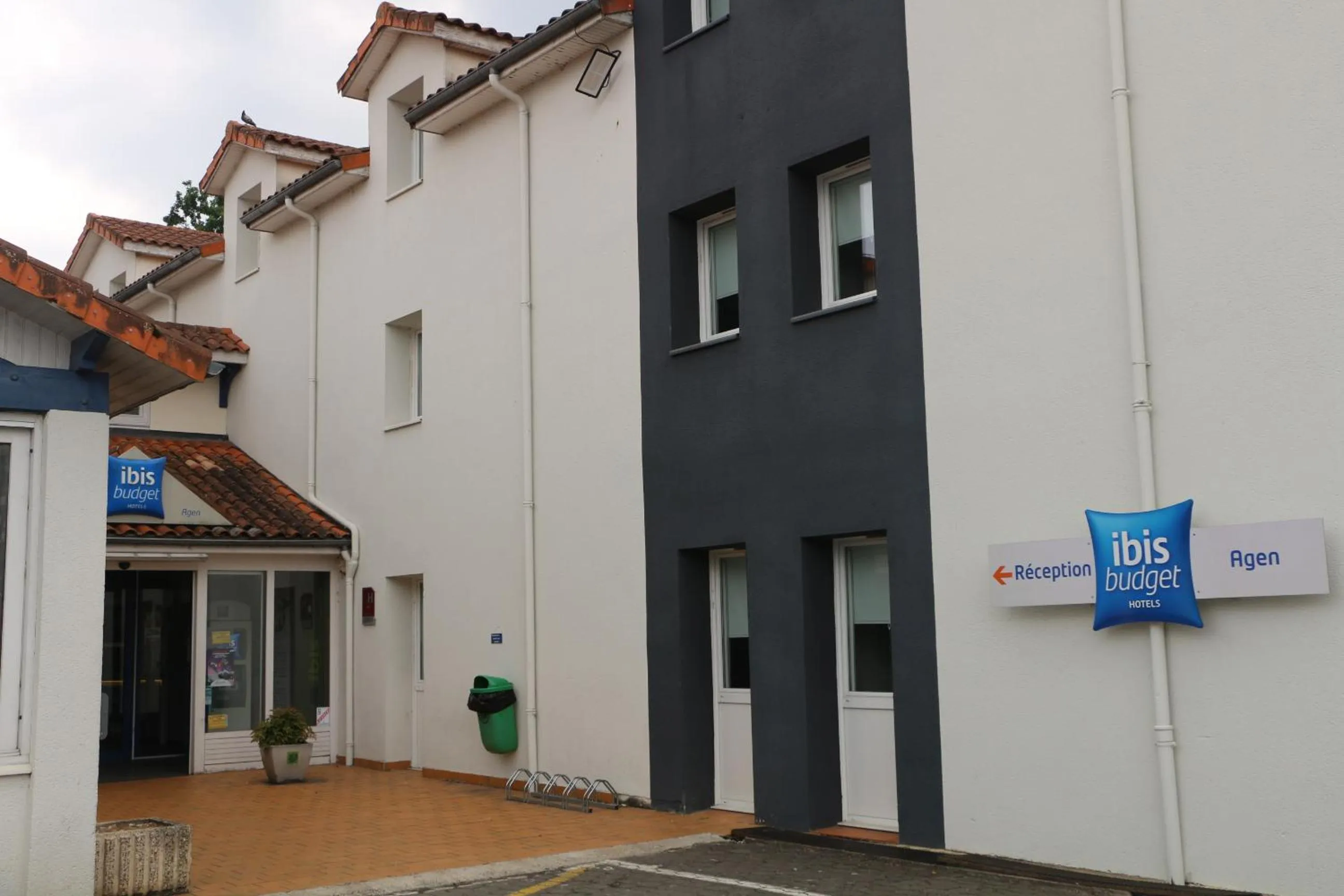 Facade/entrance in Ibis Budget Agen