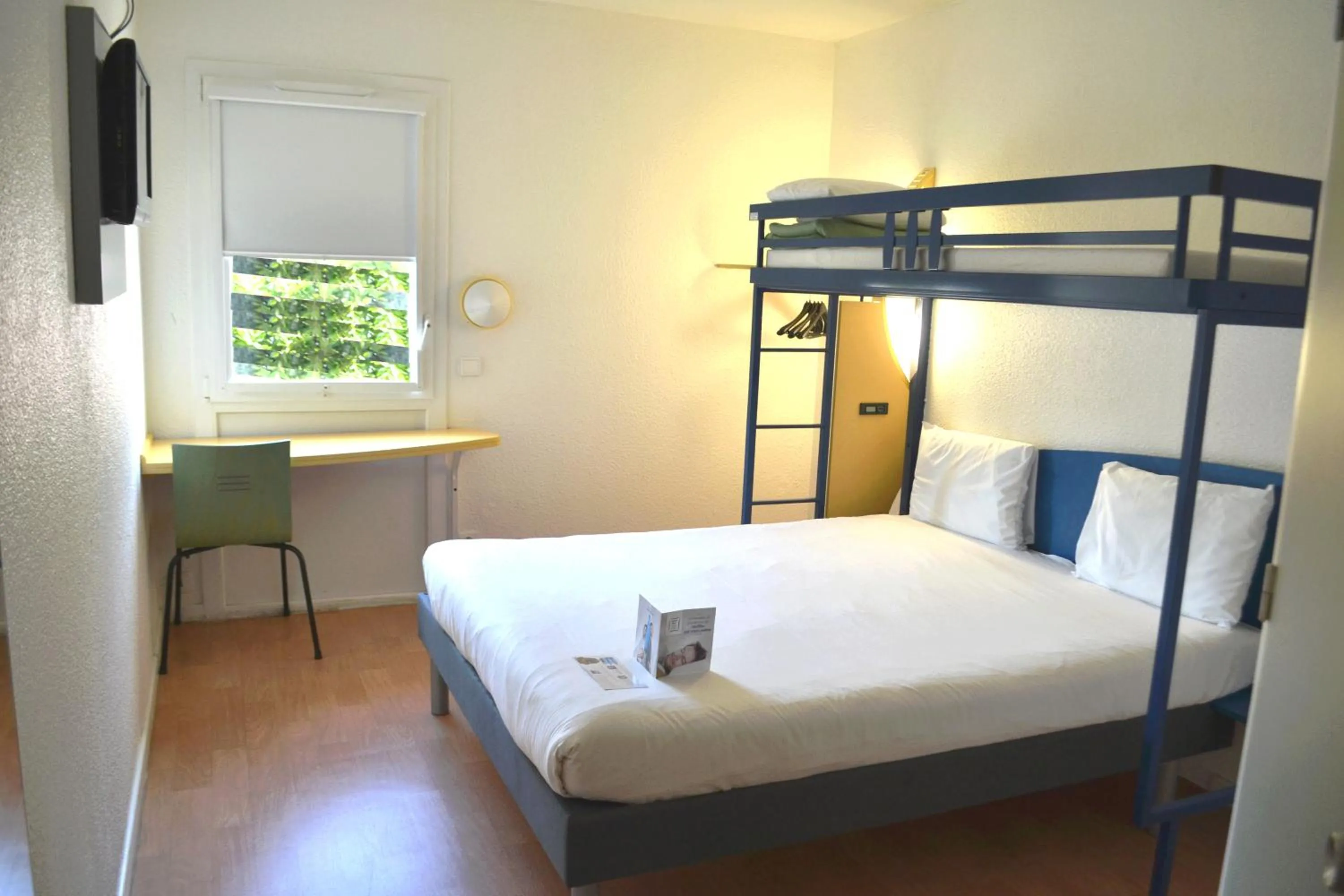 bunk bed, Bed in Ibis Budget Agen