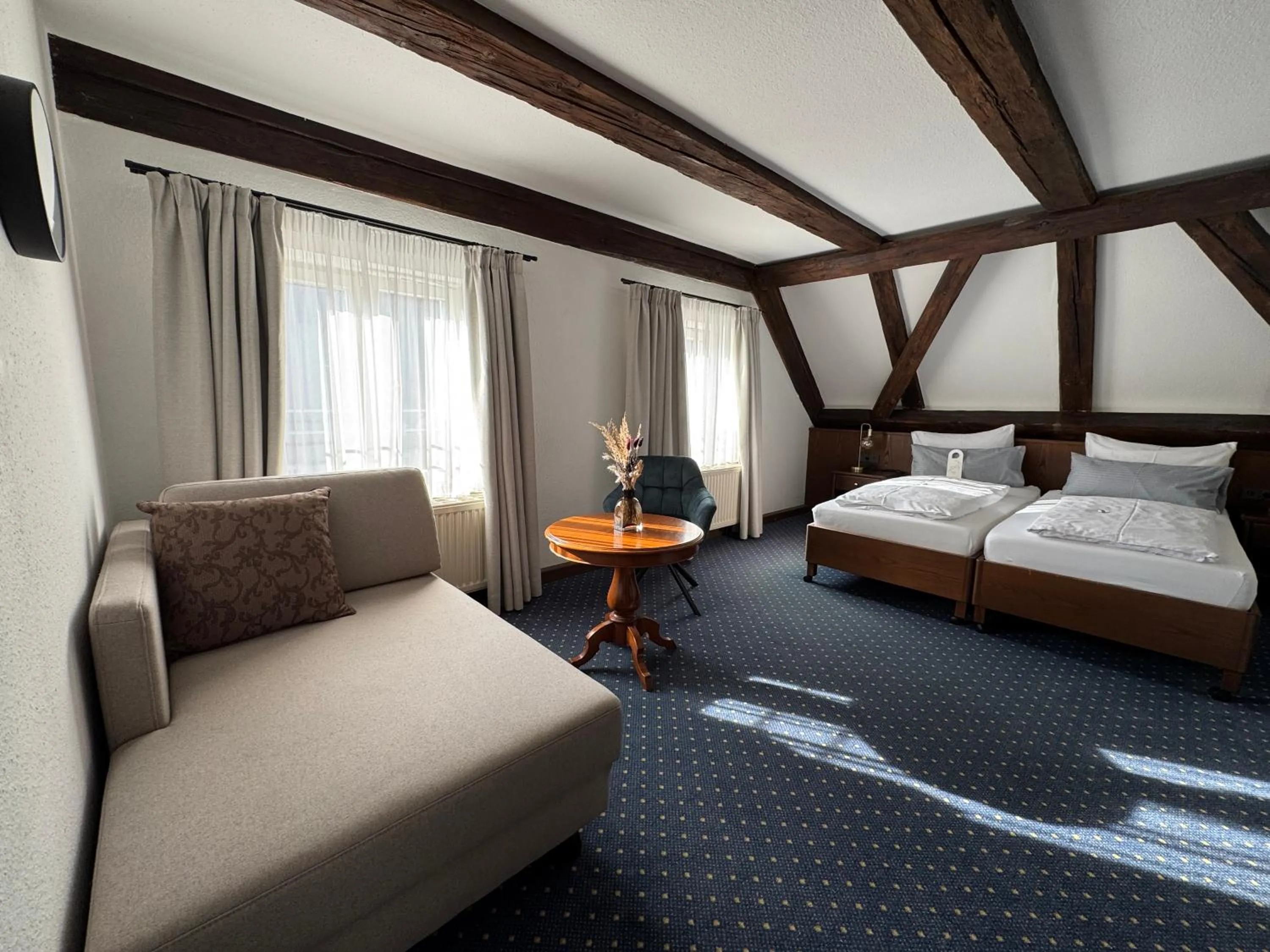 Bed in Hotel Goldener Hirsch