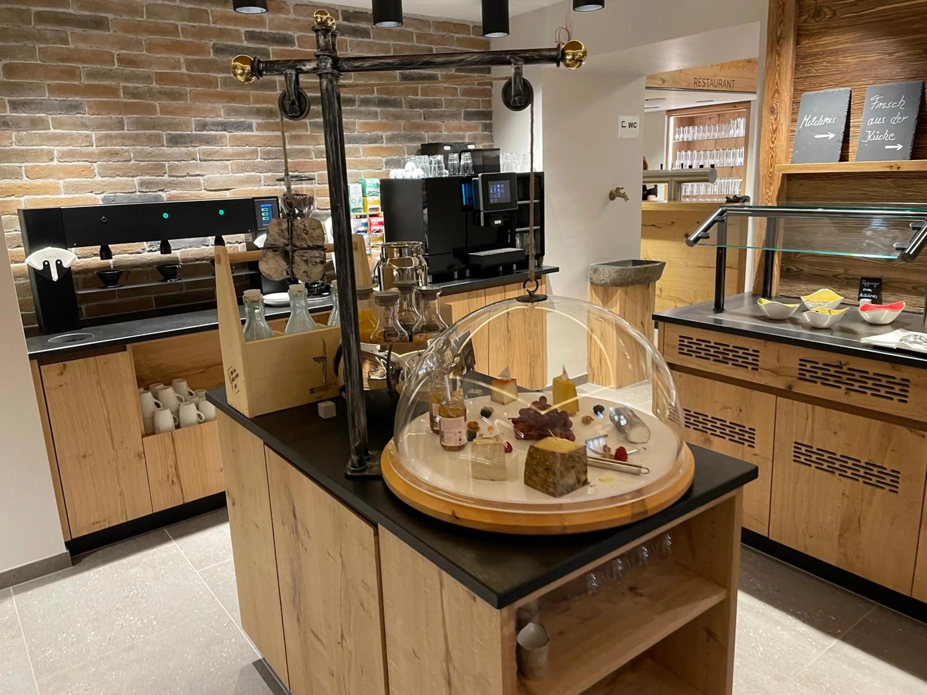 Restaurant/places to eat in Hotel Goldener Hirsch