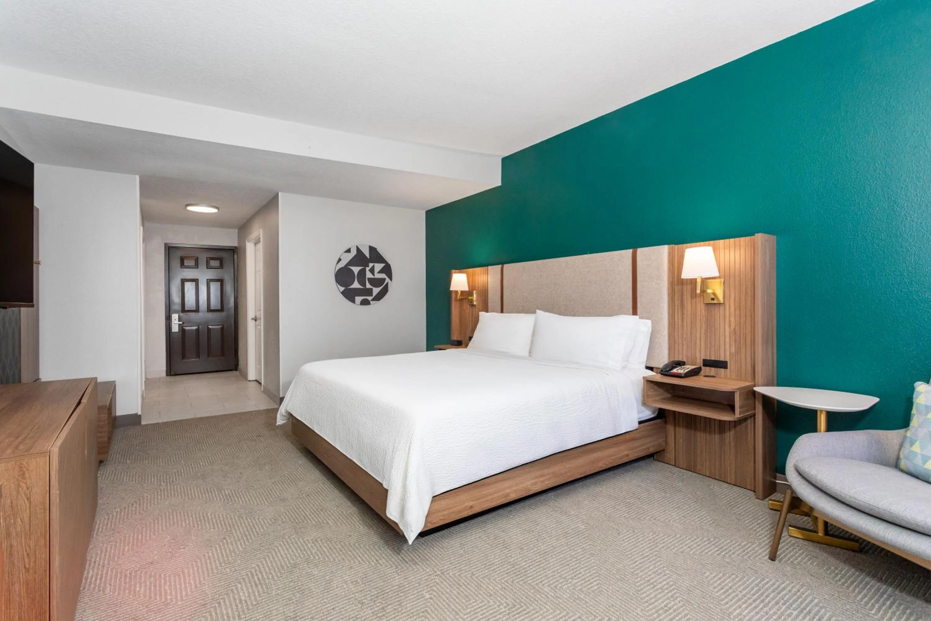 Bed in Holiday Inn Hotel & Suites Daytona Beach On The Ocean by IHG