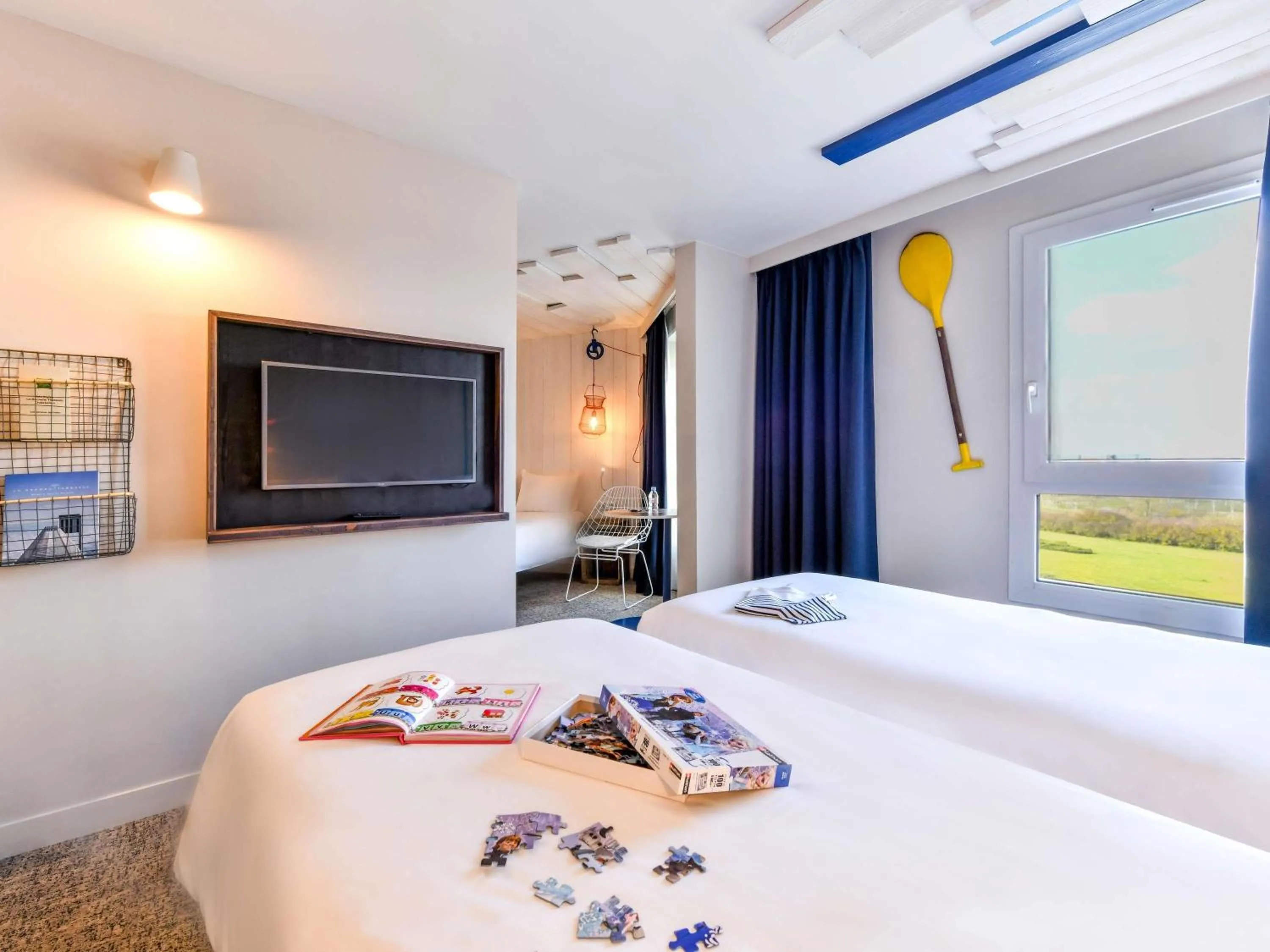 Bedroom, Bed in ibis styles La Rochelle Thalasso Chatelaillon