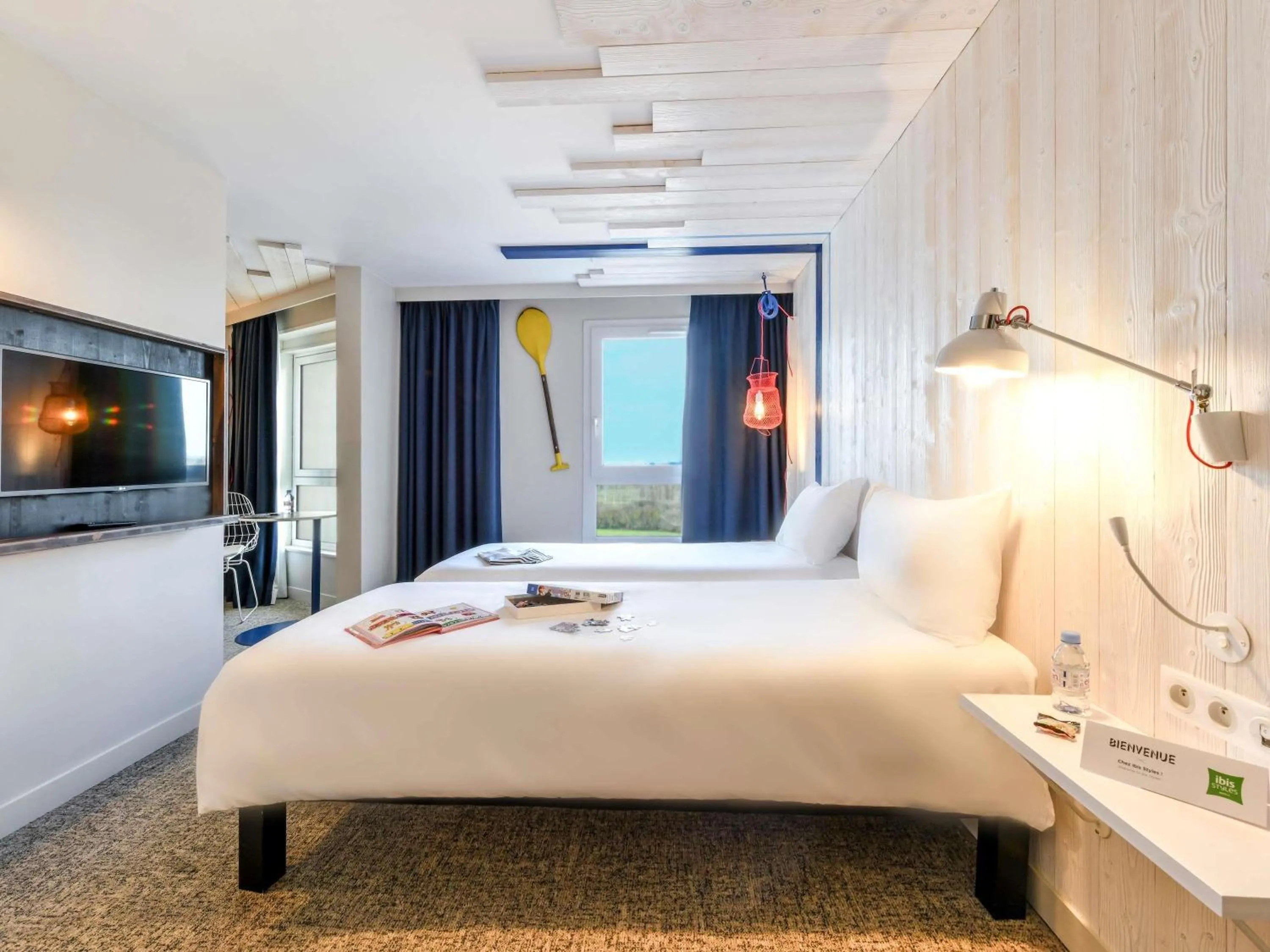 Bedroom, Bed in ibis styles La Rochelle Thalasso Chatelaillon