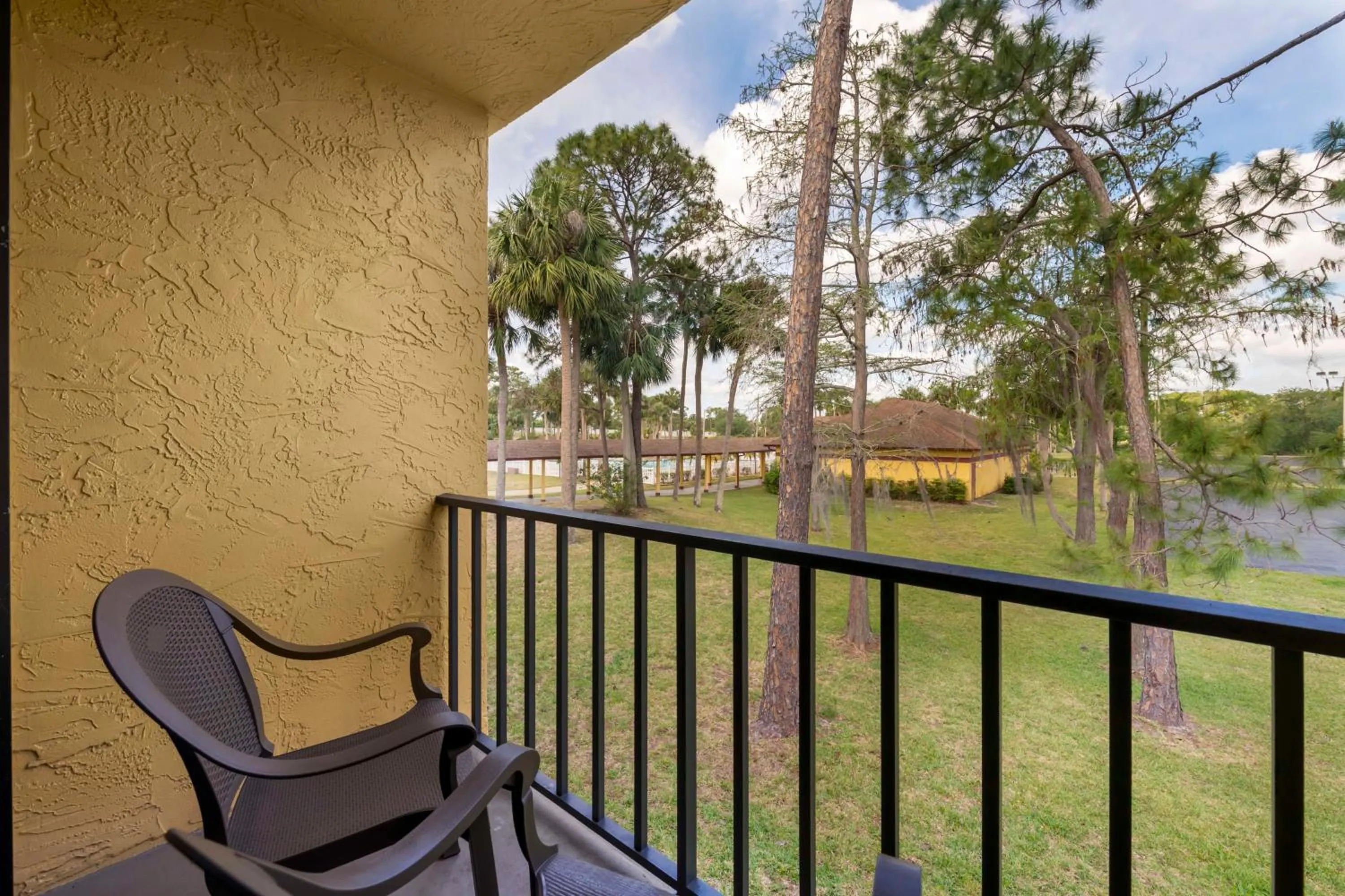 Bedroom in Best Western International Speedway Hotel