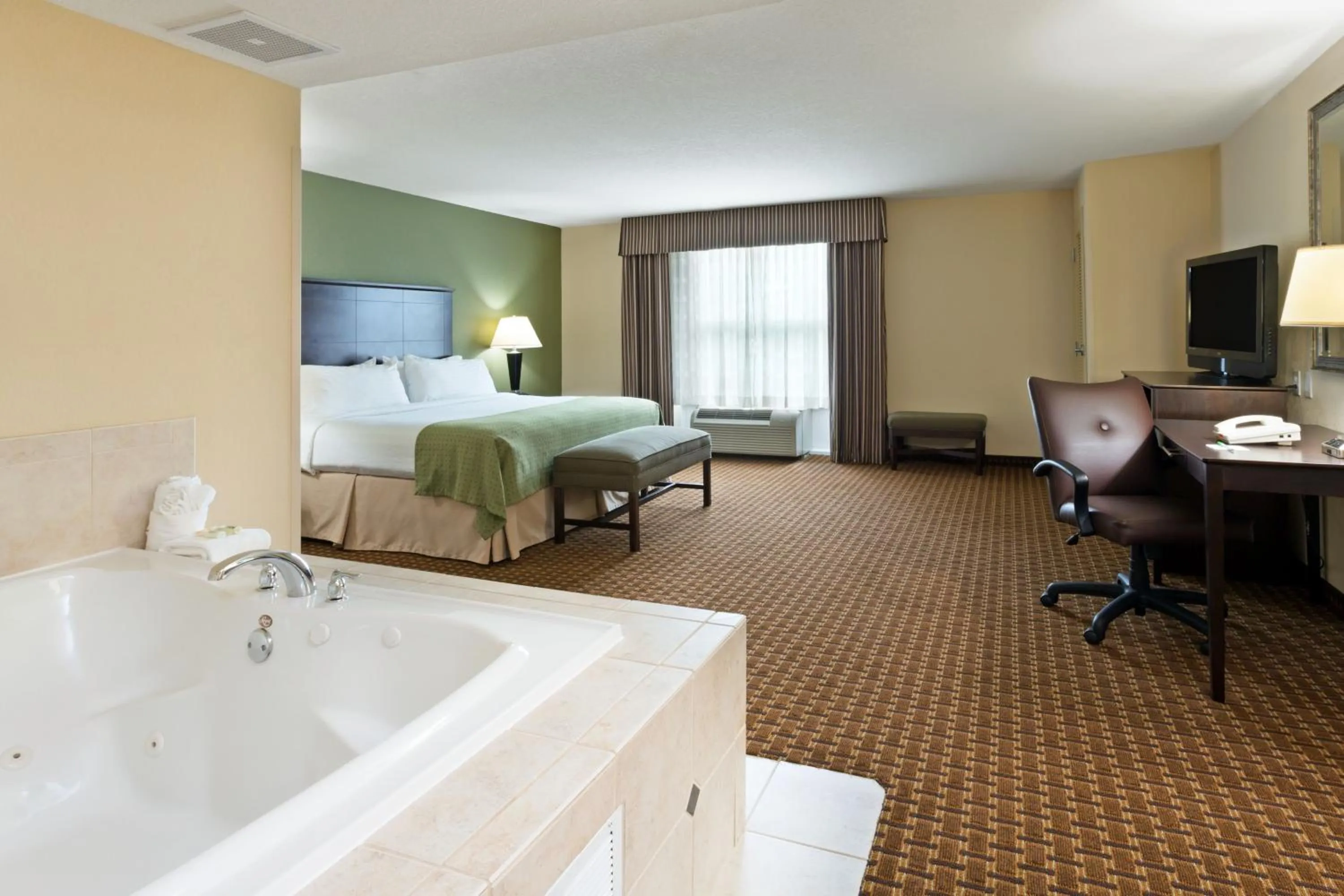 Photo of the whole room, Bed in Holiday Inn Daytona Beach LPGA