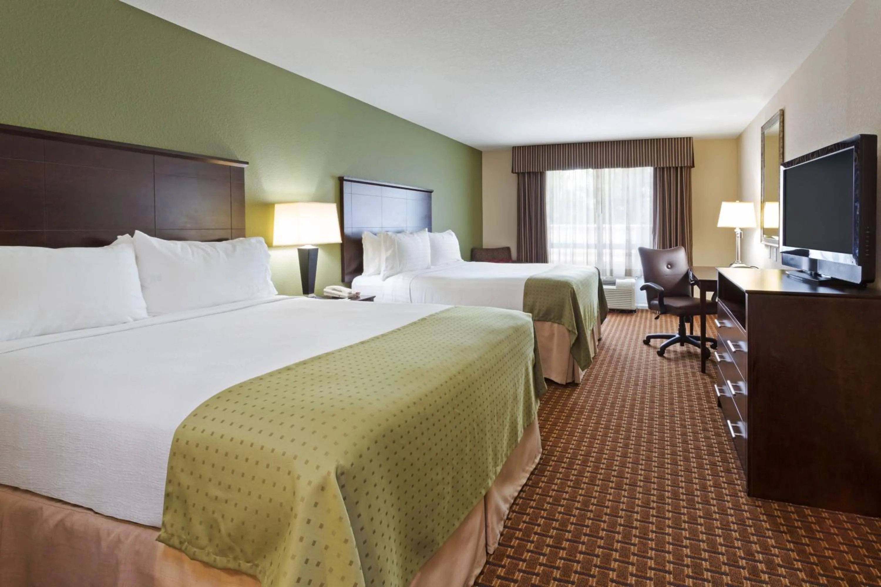 Photo of the whole room, Bed in Holiday Inn Daytona Beach LPGA