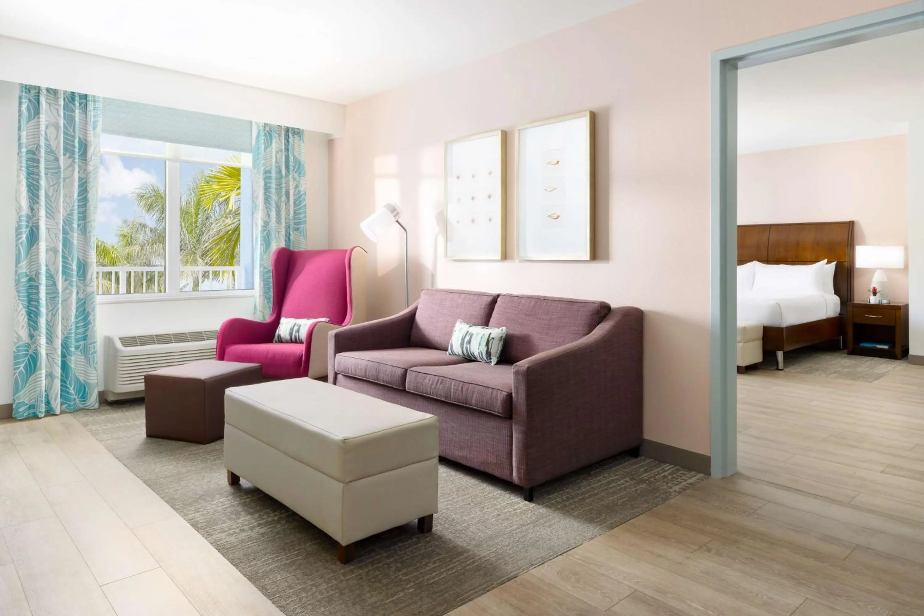 Living room, Bed in Hilton Garden Inn Key West / The Keys Collection