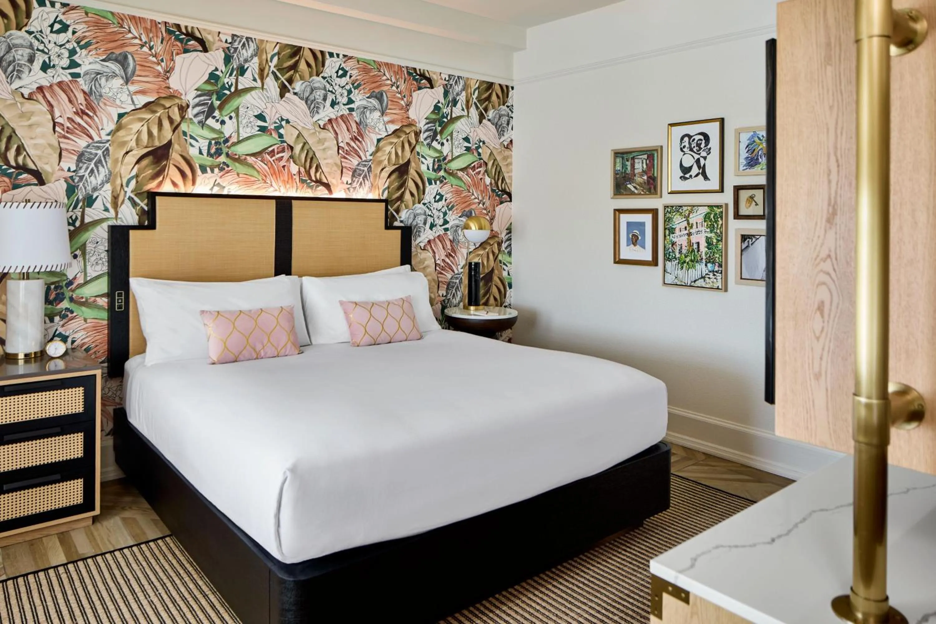 Photo of the whole room, Bed in La Concha Key West, Autograph Collection