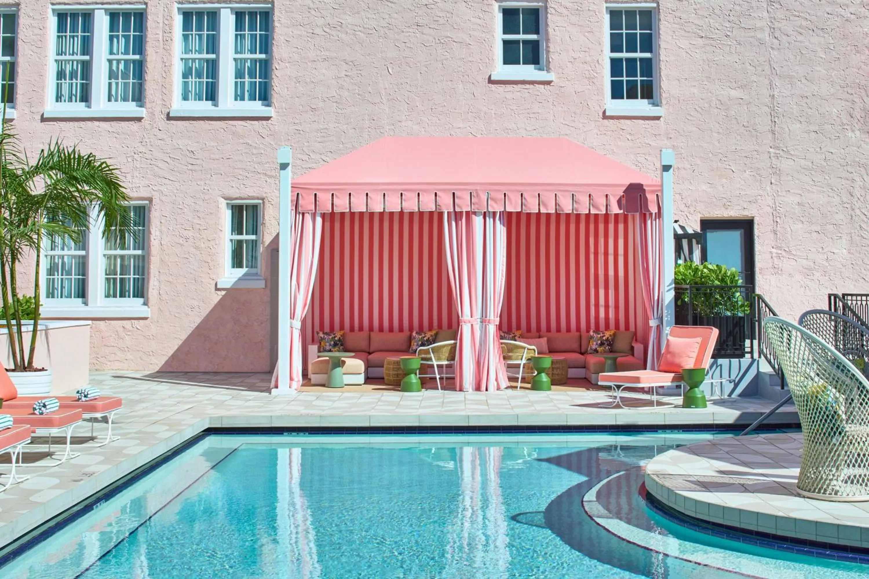 Swimming pool in La Concha Key West, Autograph Collection