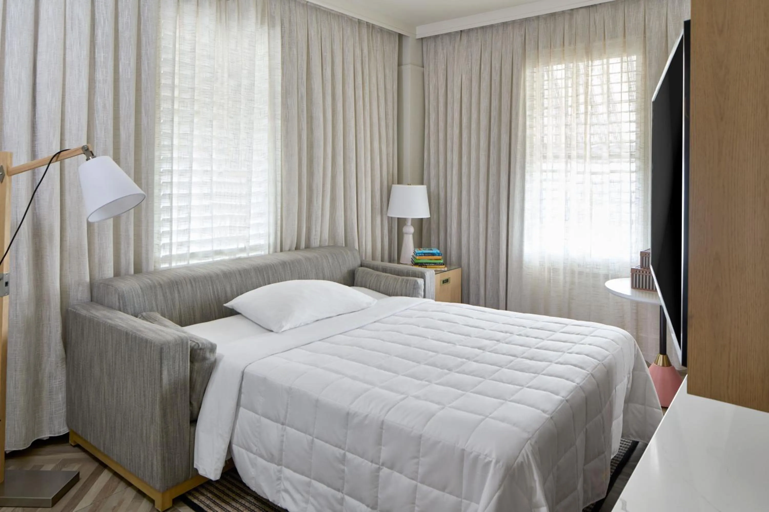 Photo of the whole room, Bed in La Concha Key West, Autograph Collection