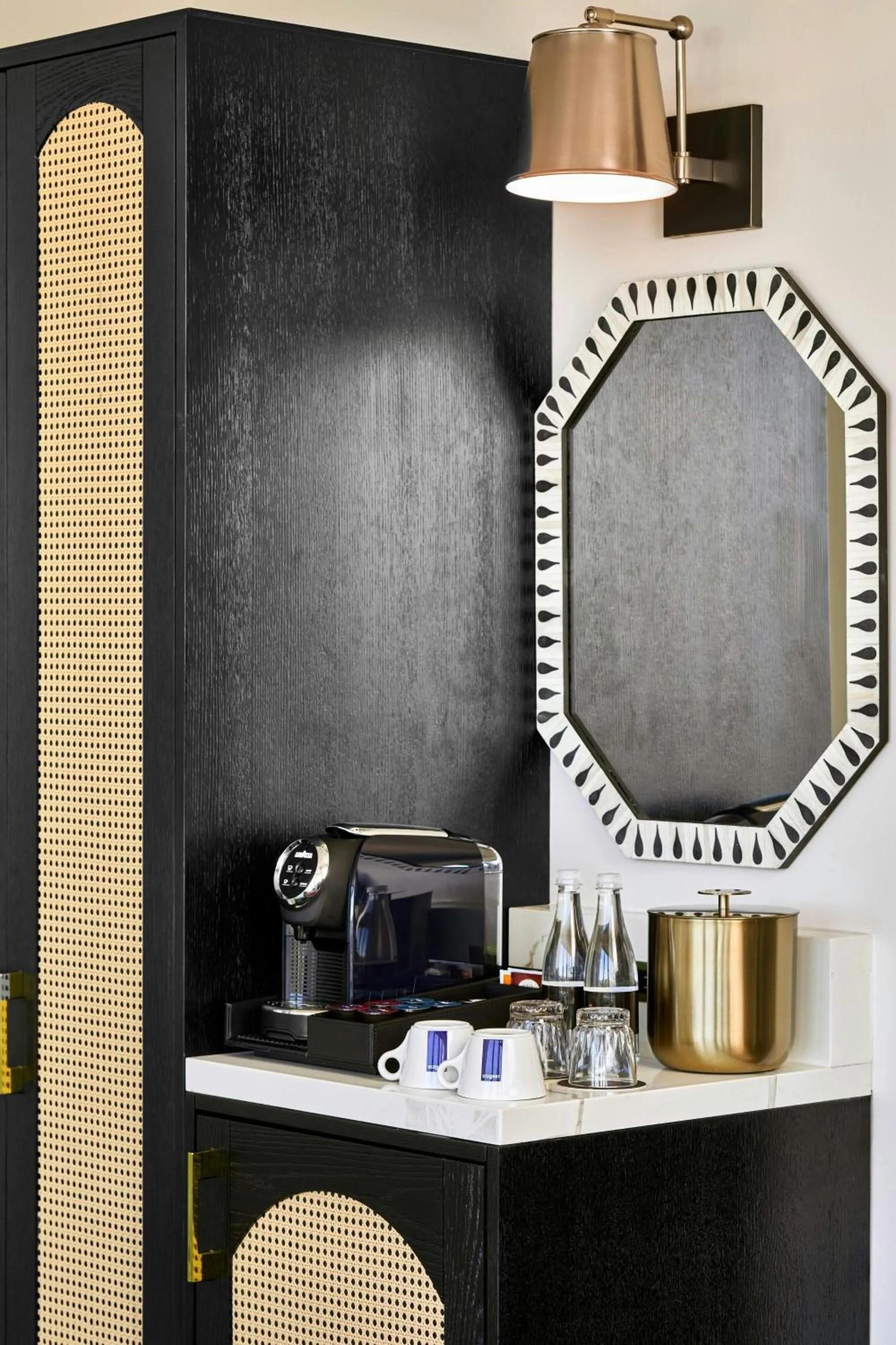 Lounge or bar in La Concha Key West, Autograph Collection