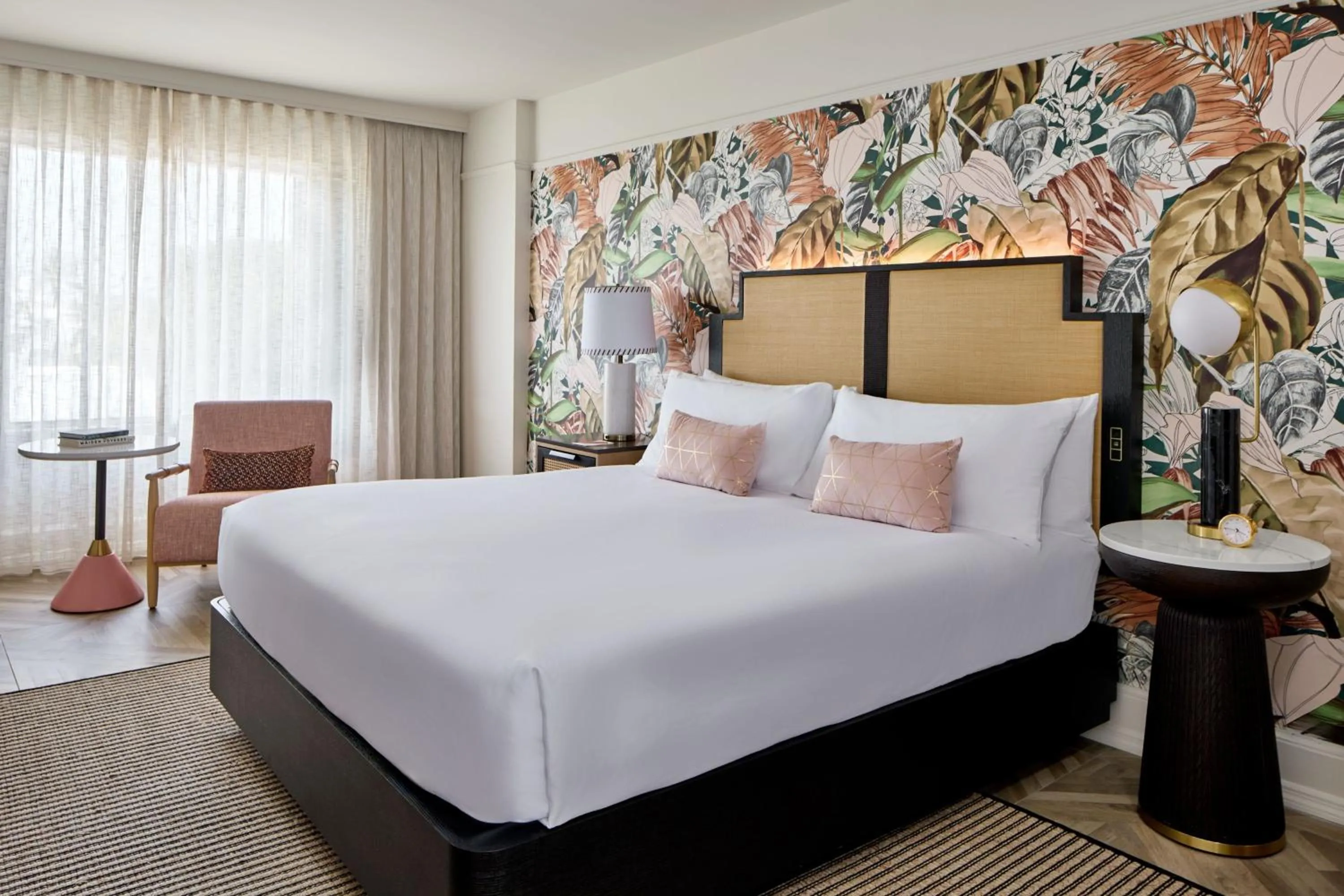 Photo of the whole room, Bed in La Concha Key West, Autograph Collection