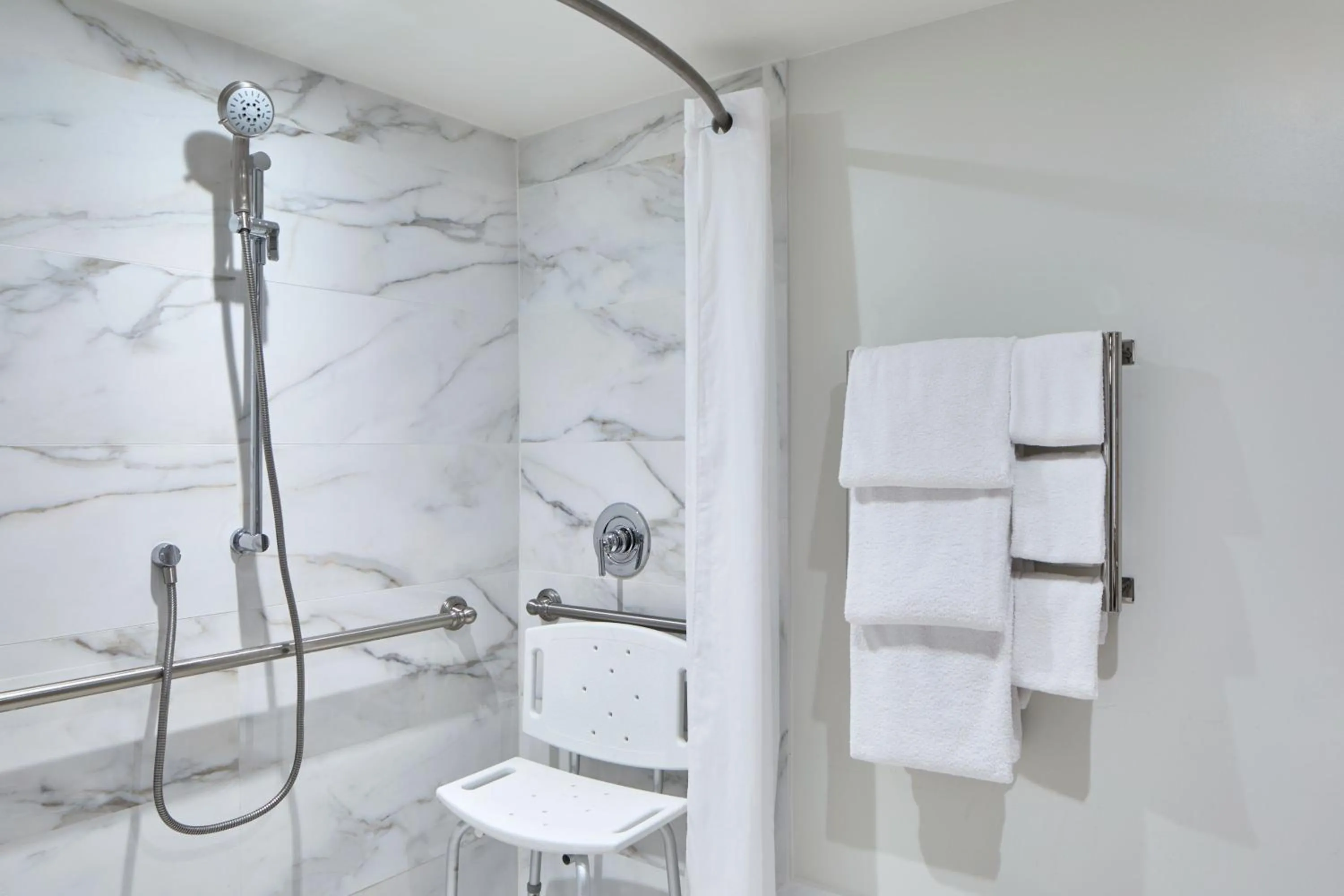 Bathroom in La Concha Key West, Autograph Collection