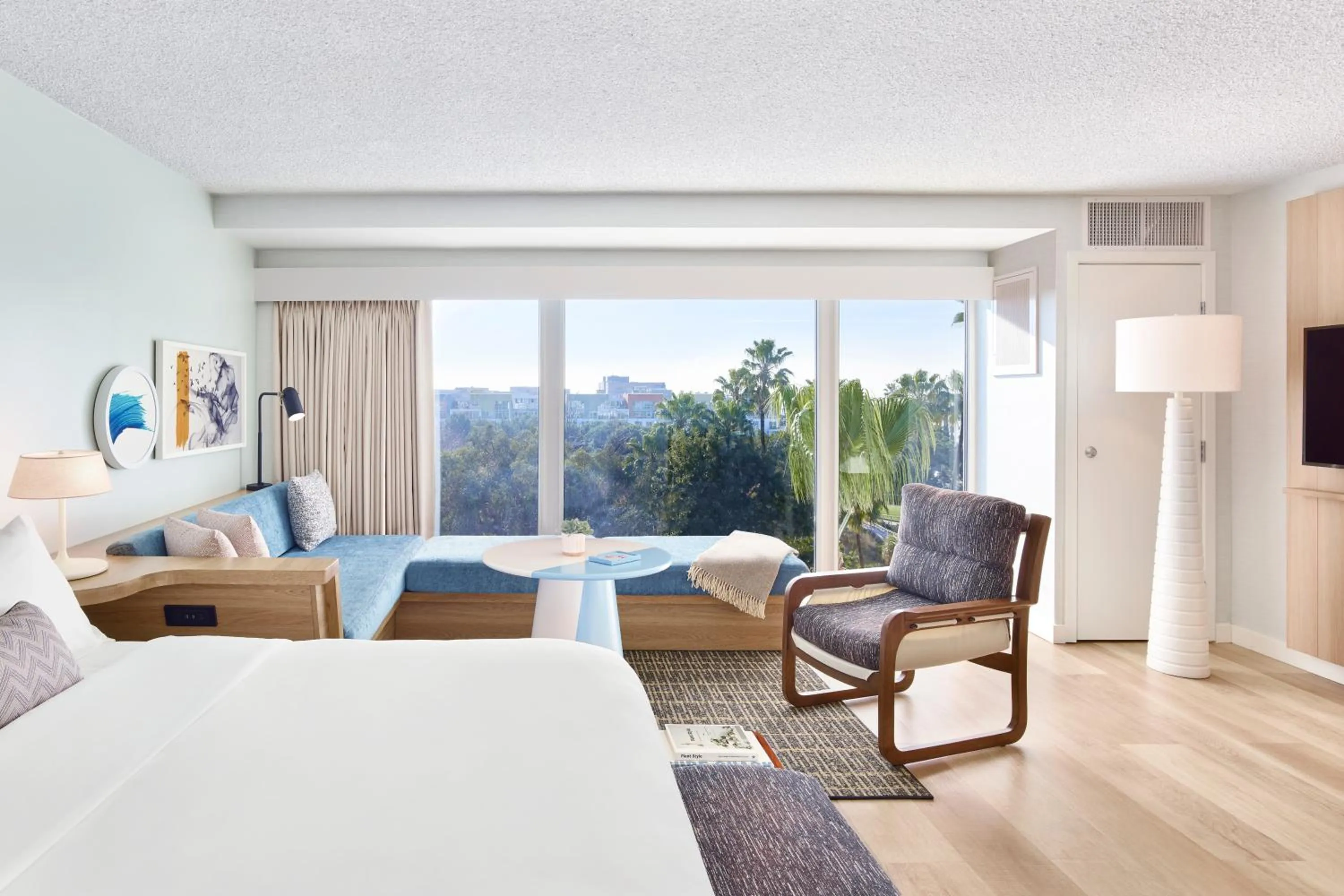 Bed in The Pierside Santa Monica