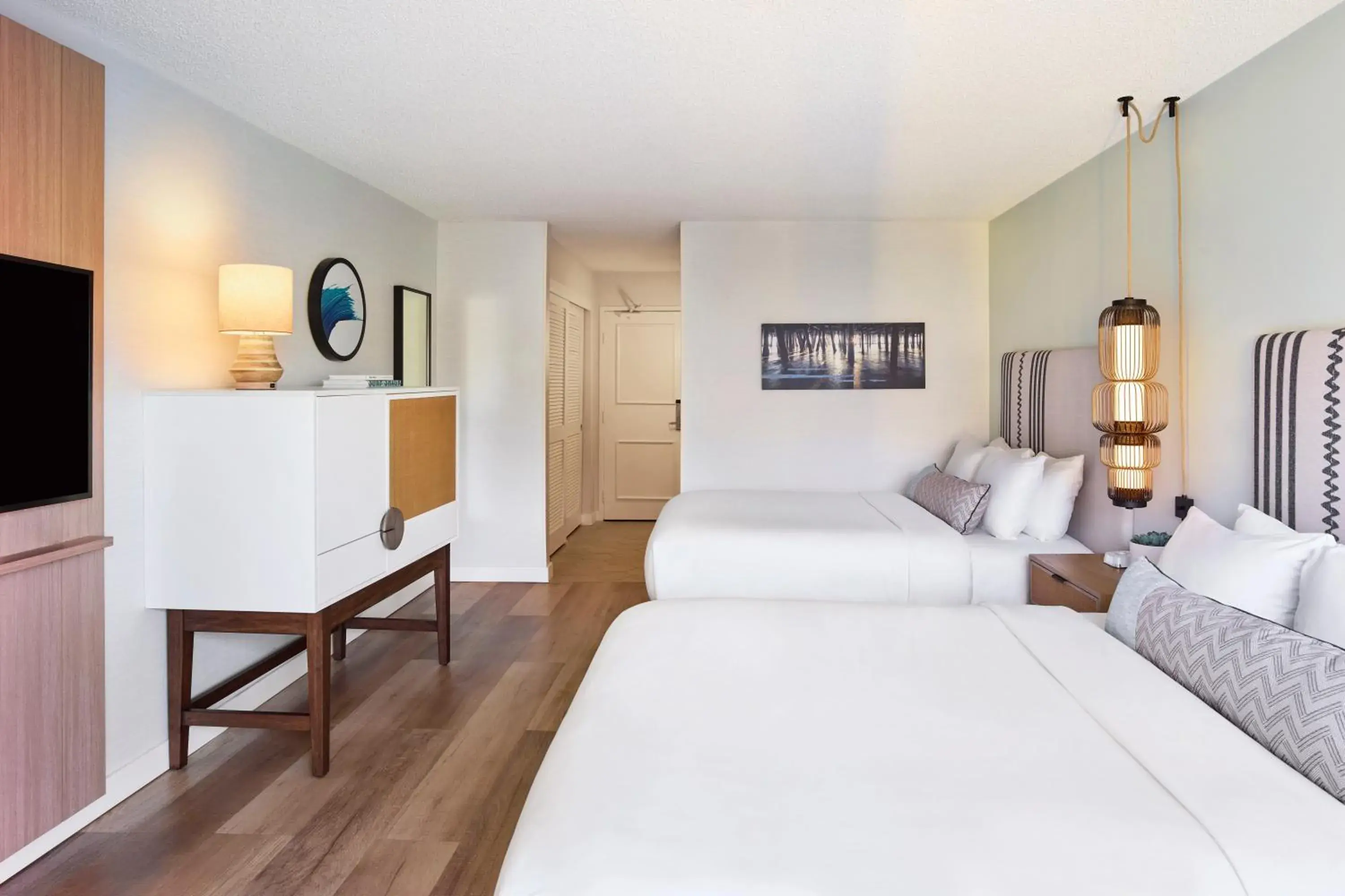 Deluxe Queen Room with Two Queen Beds in The Pierside Santa Monica Deluxe Queen Room with Two Queen Beds in The Pierside Santa Monica