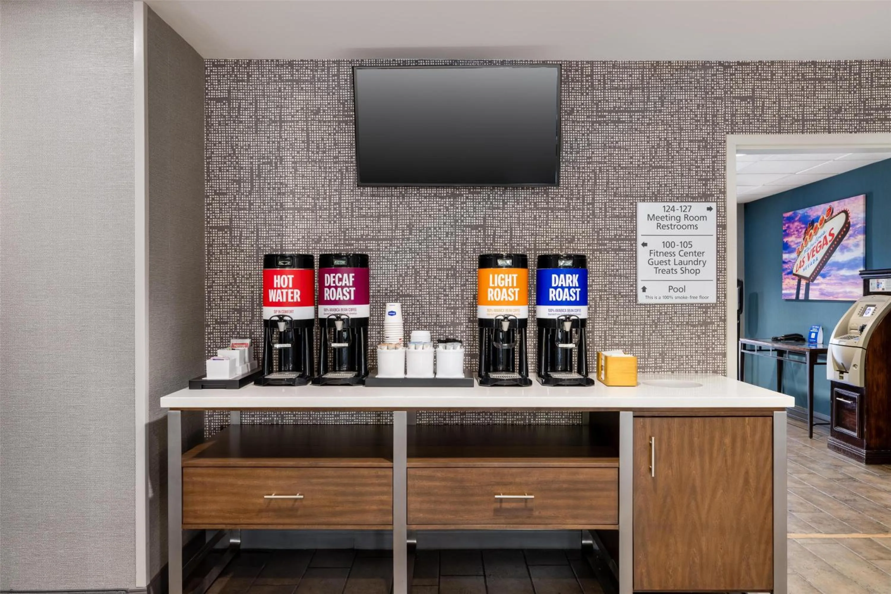 Dining area in Hampton Inn Las Vegas/North Speedway