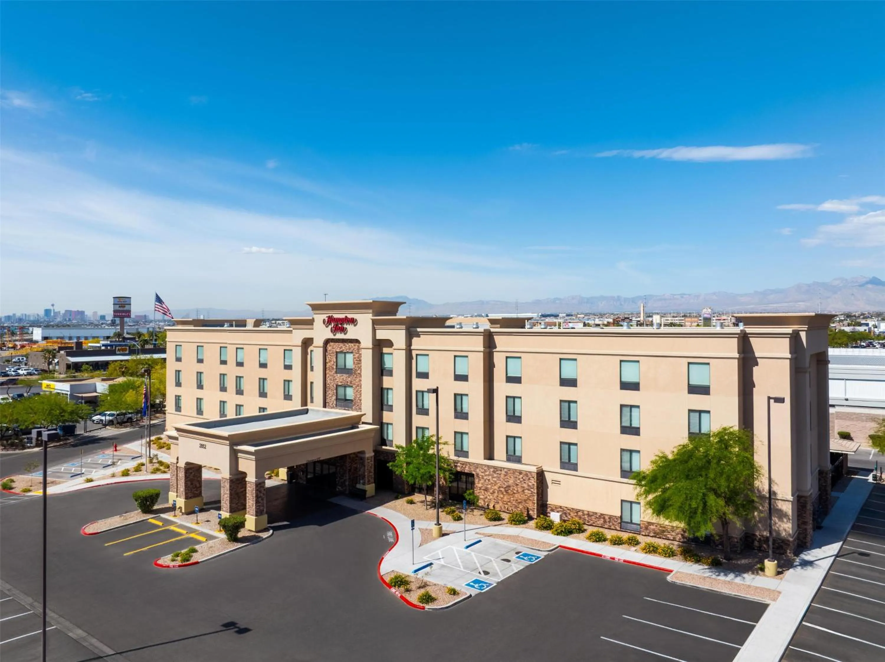 Property building in Hampton Inn Las Vegas/North Speedway
